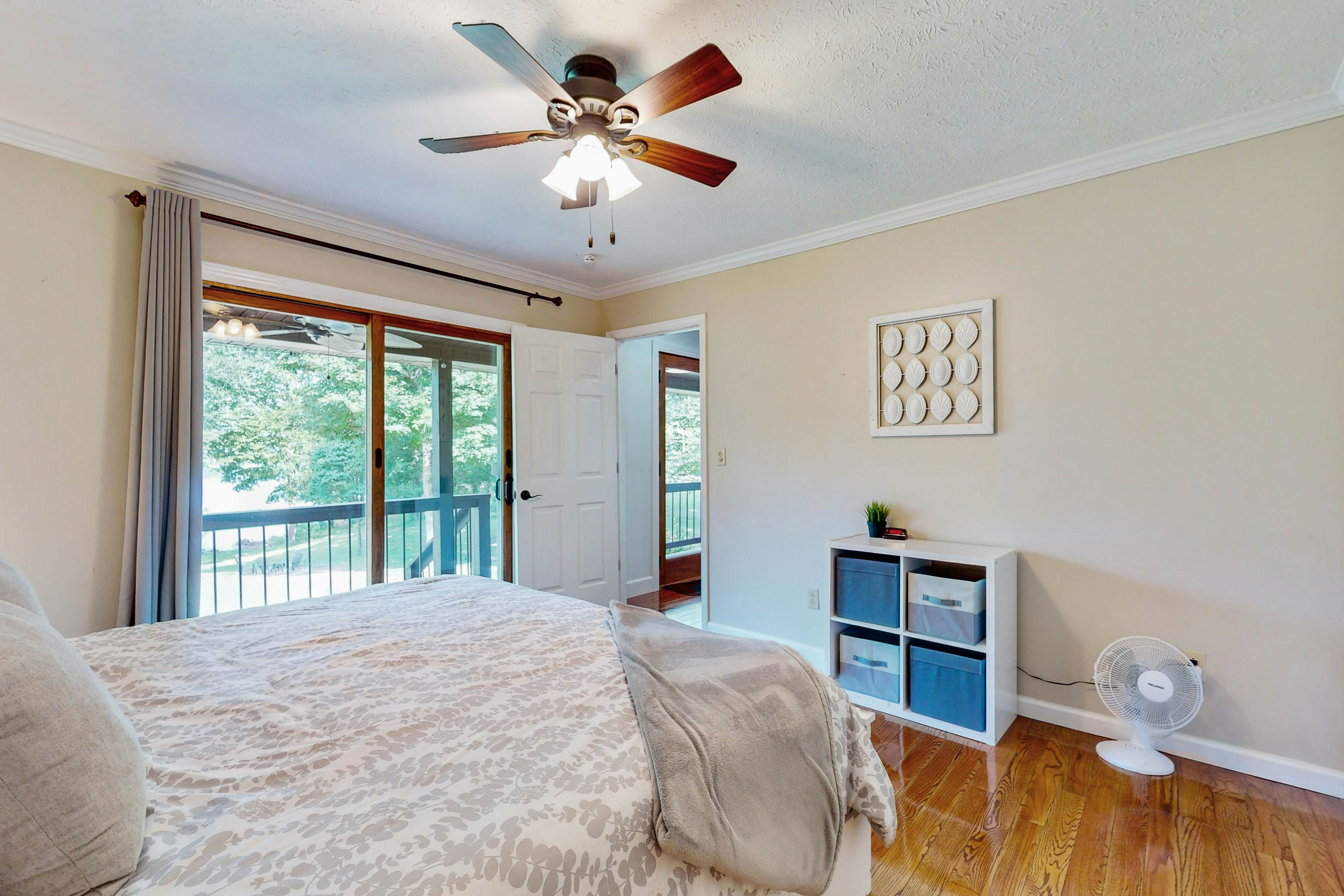 Lovely lakefront home with fire pit, fireplace, dock and gas grill