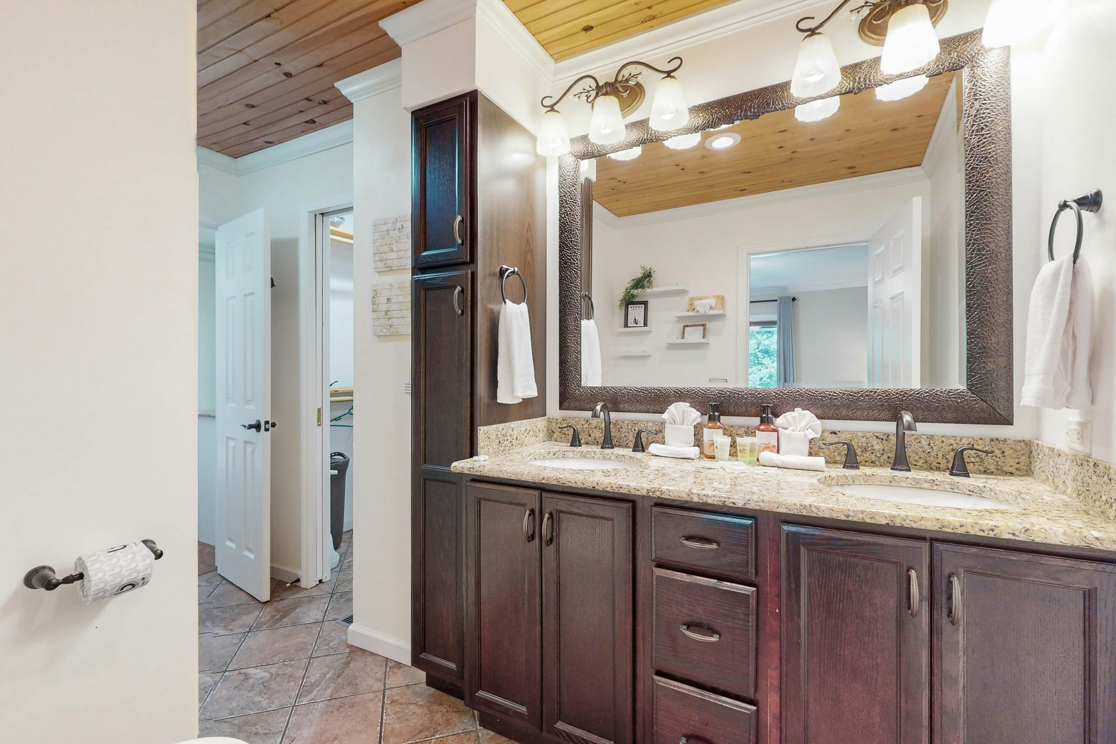 Lovely lakefront home with fire pit, fireplace, dock and gas grill