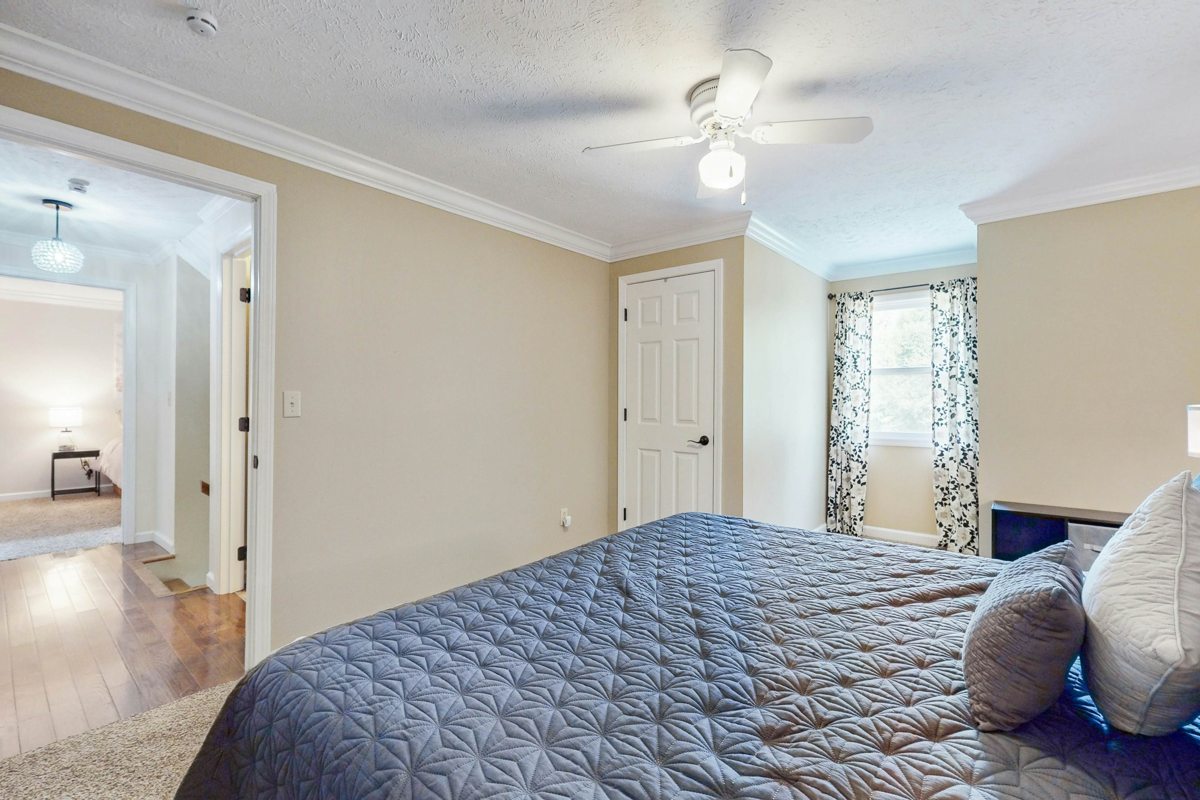 Lovely lakefront home with fire pit, fireplace, dock and gas grill