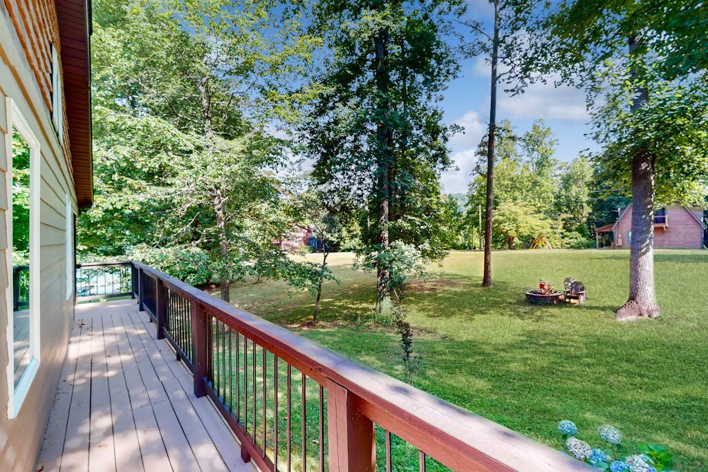 Lovely Norris Lakefront Home・Firepit・Dock・Grill