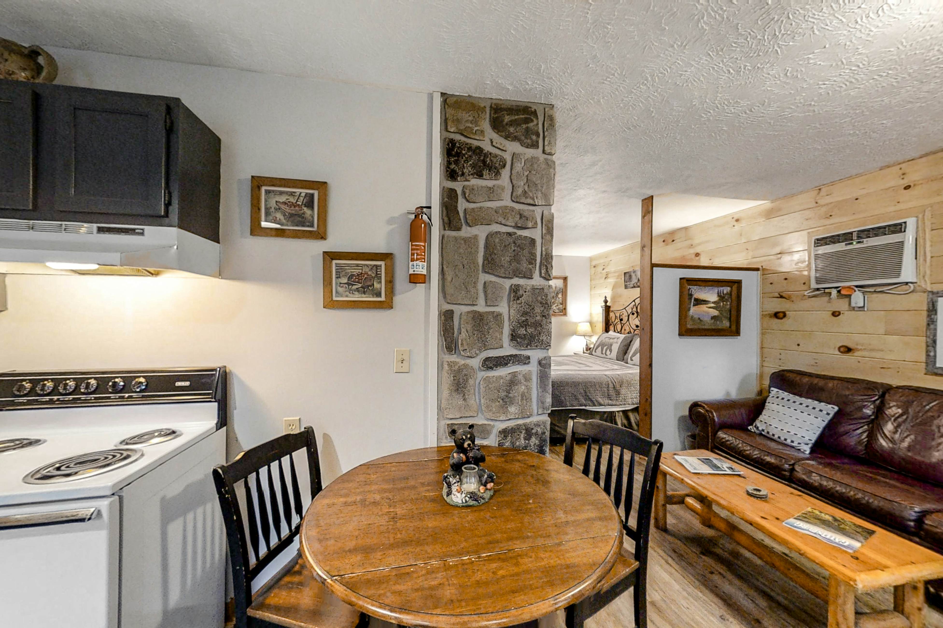 Cozy Hideaway in Sleepy Neighborhood - Free Attraction Tickets