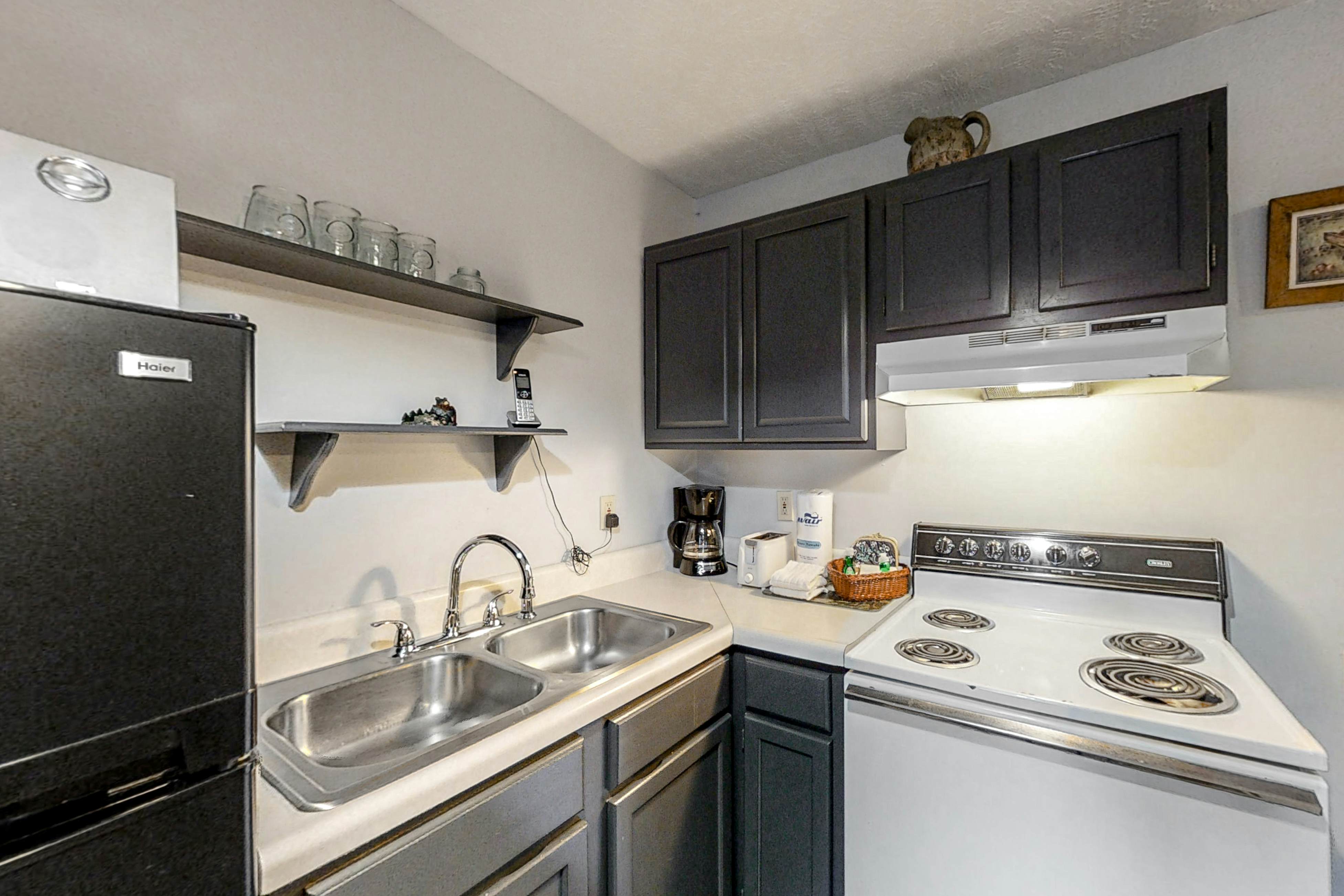 Cozy Hideaway in Sleepy Neighborhood - Free Attraction Tickets