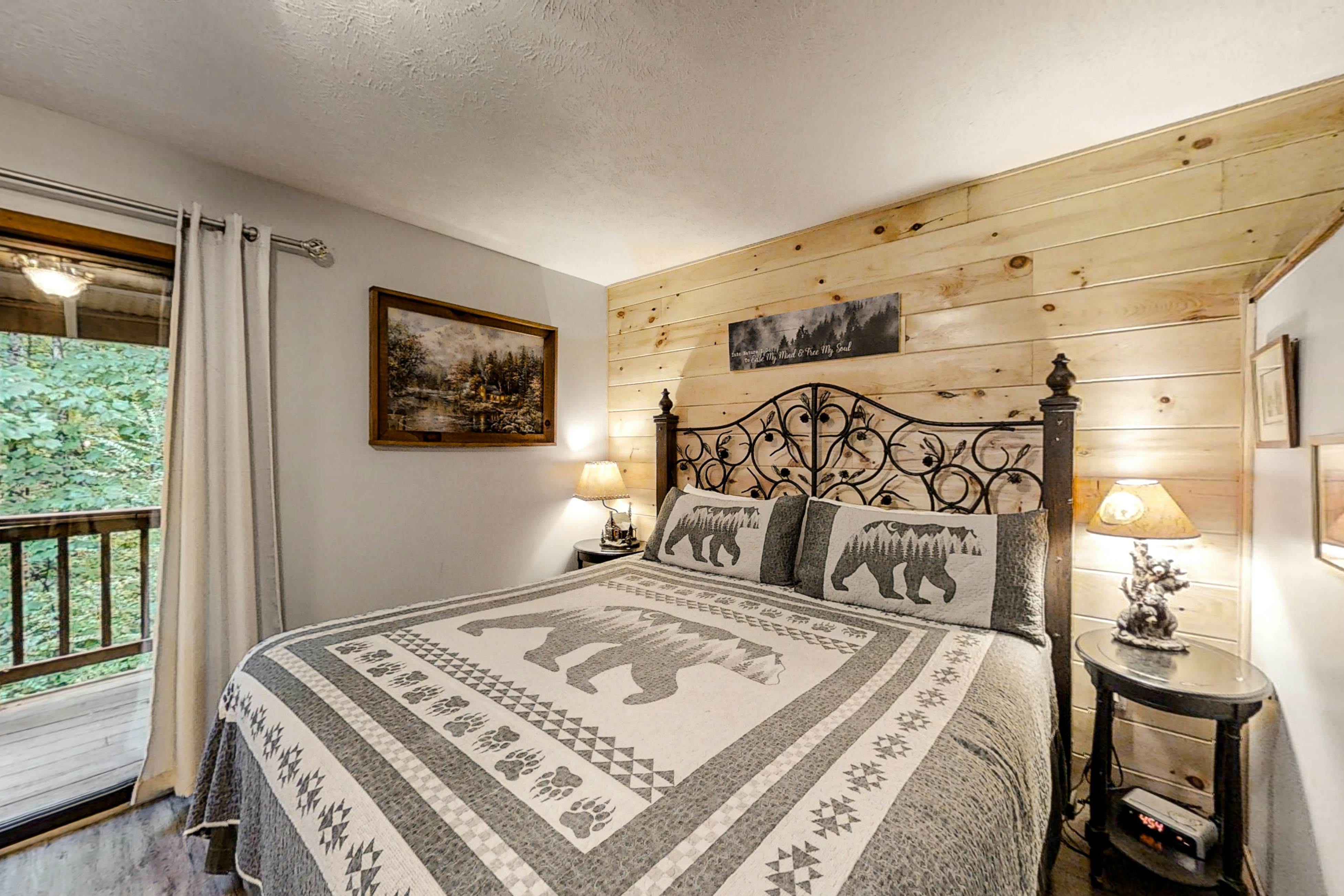 Cozy Hideaway in Sleepy Neighborhood - Free Attraction Tickets