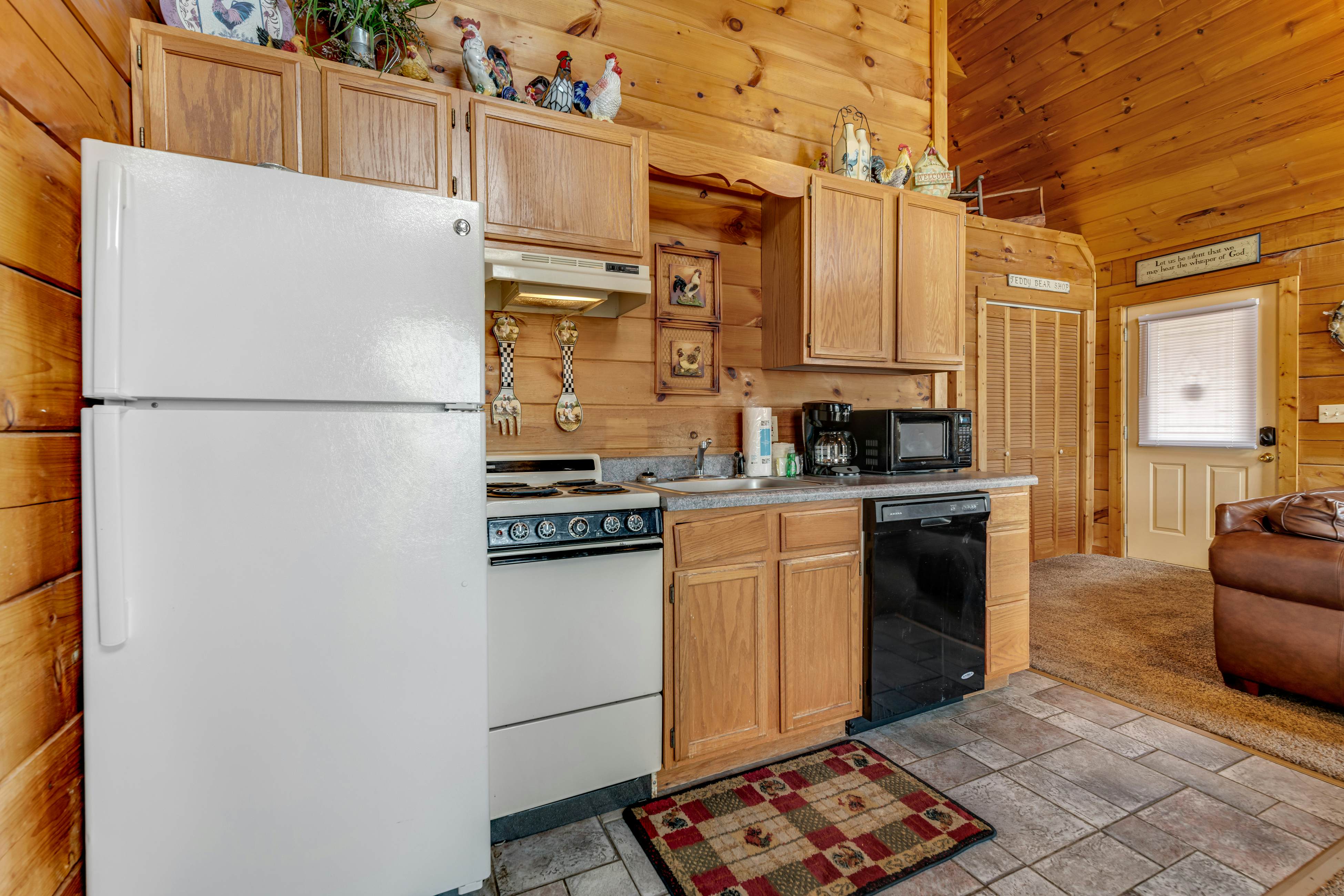 Quaint Cabin w/ Free Attraction Tickets, Hot Tub & Access to Seasonal  Pool