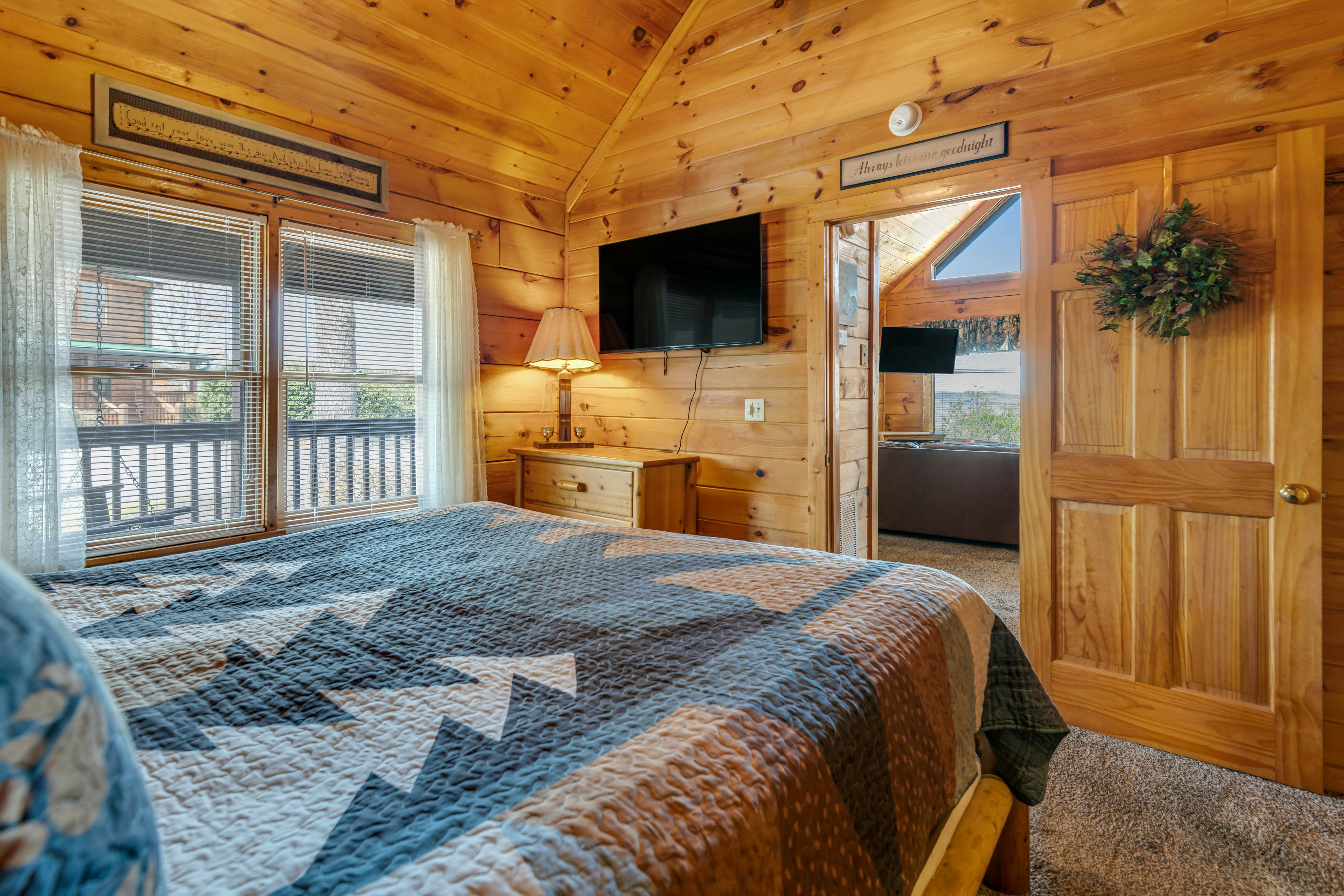 Quaint Cabin w/ Free Attraction Tickets, Hot Tub & Access to Seasonal  Pool