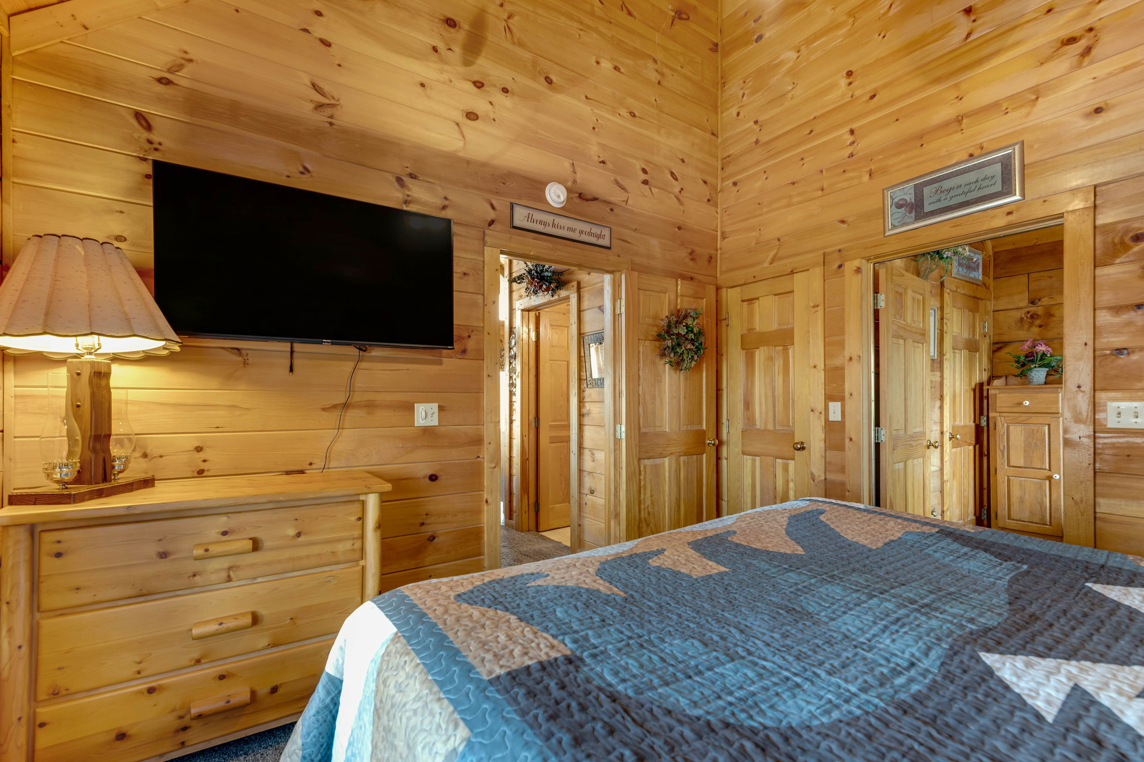 Quaint Cabin w/ Free Attraction Tickets, Hot Tub & Access to Seasonal  Pool