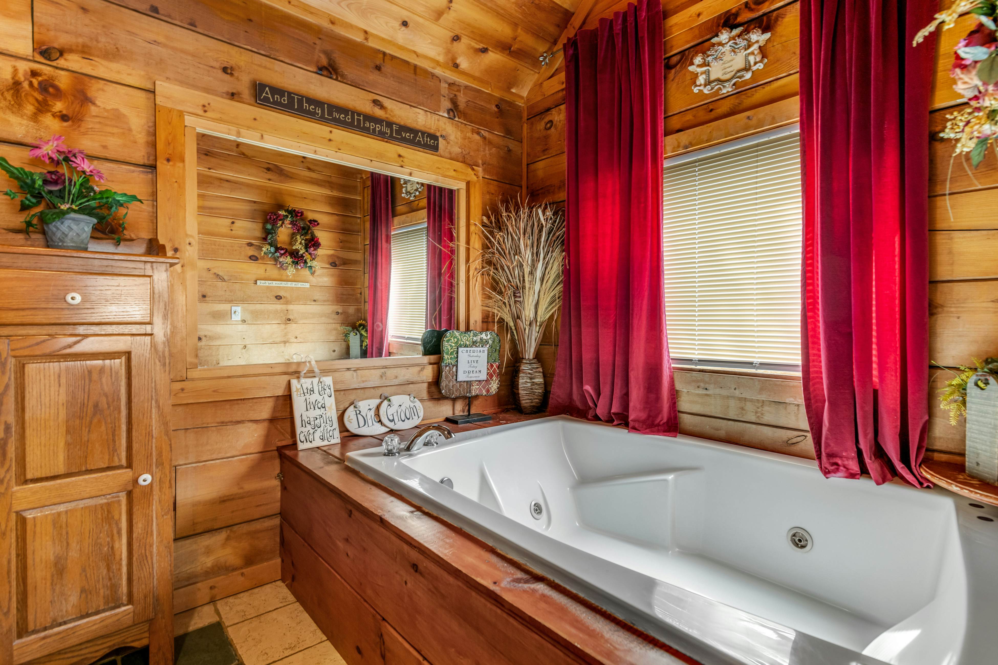 Quaint Cabin w/ Free Attraction Tickets, Hot Tub & Access to Seasonal  Pool