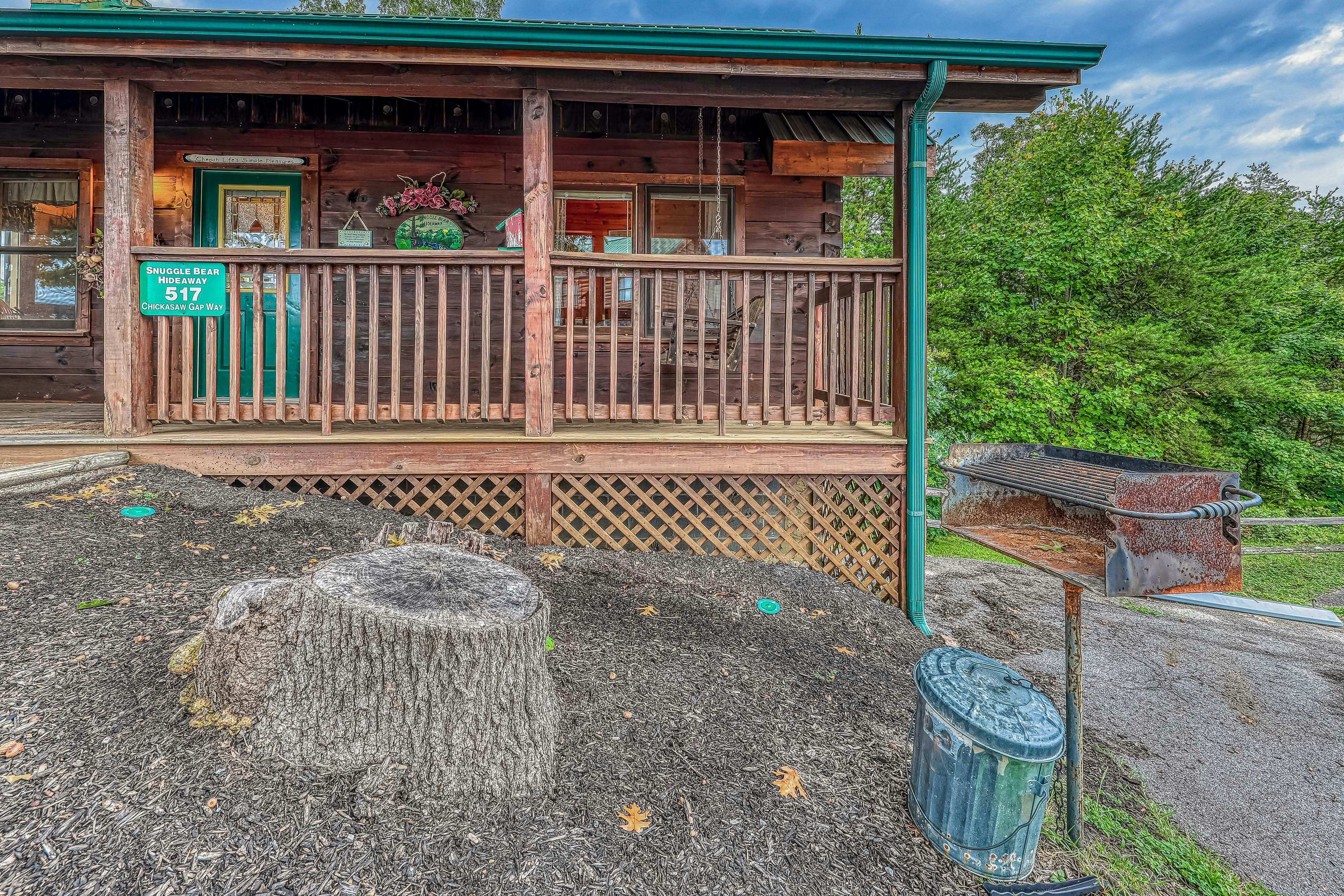 Quaint Cabin w/ Free Attraction Tickets, Hot Tub & Access to Seasonal  Pool