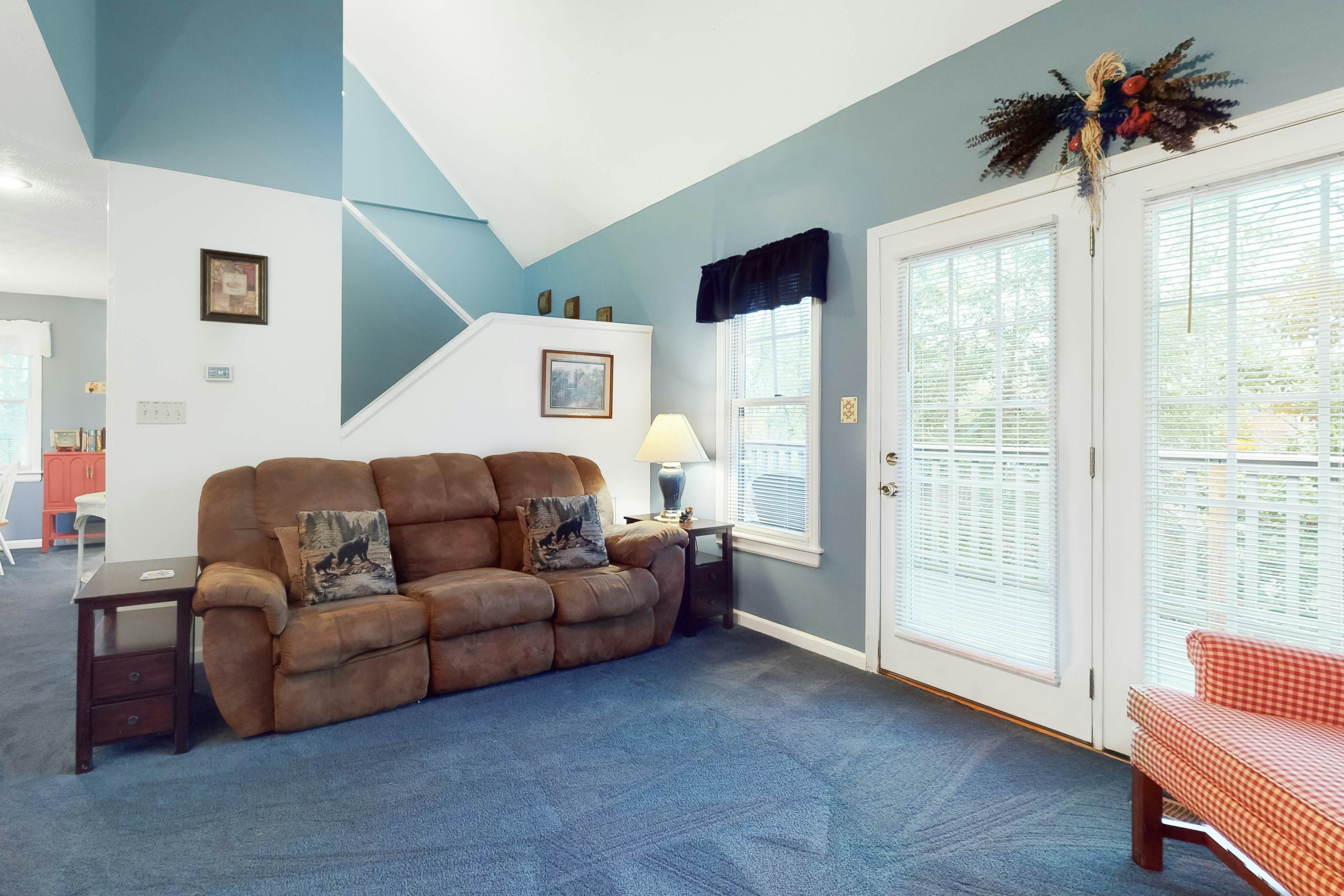 Charming Cabin, Sleeps 4・Hot Tub・Seasonal Pool