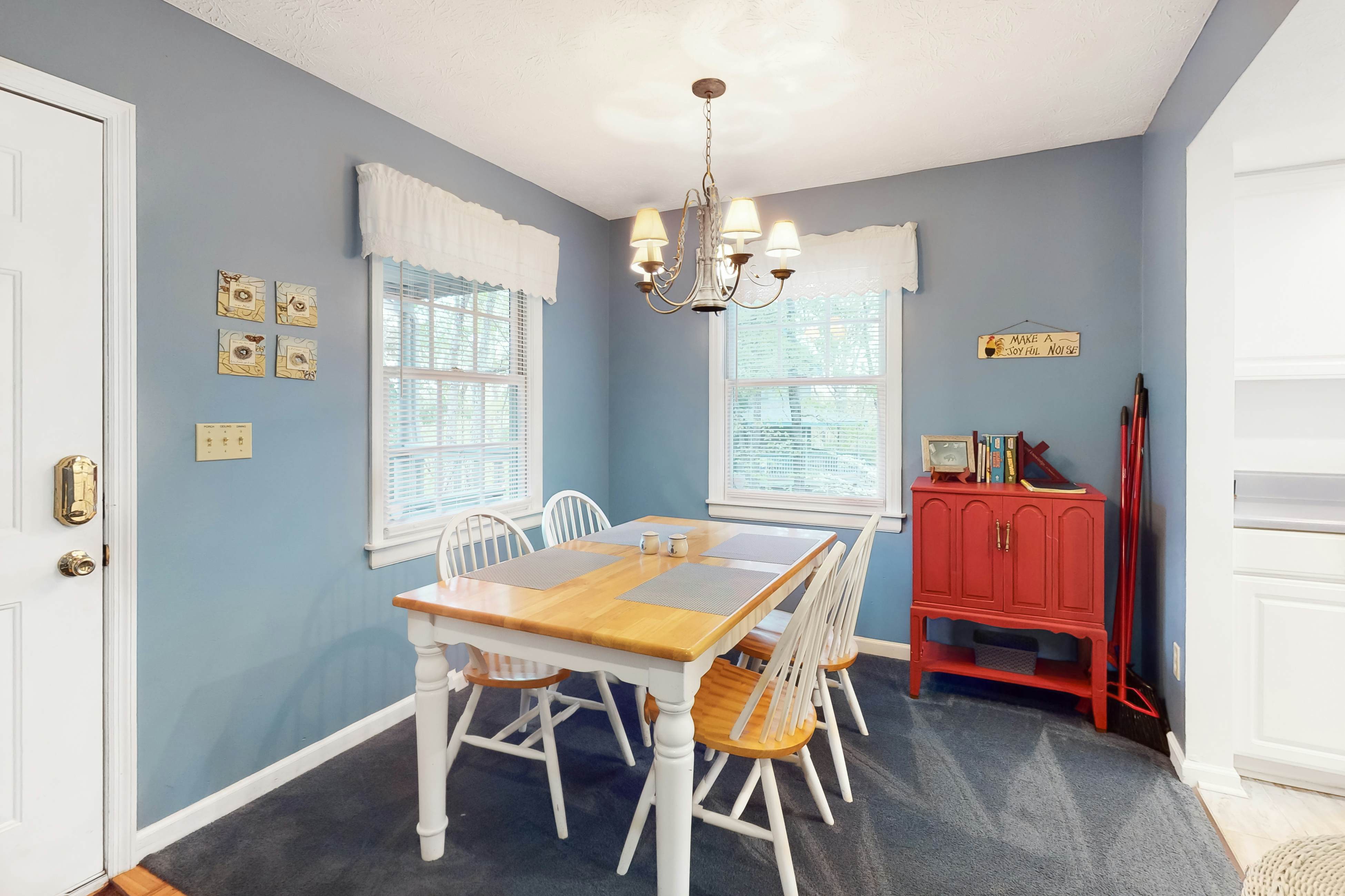 Charming Cabin, Sleeps 4・Hot Tub・Seasonal Pool