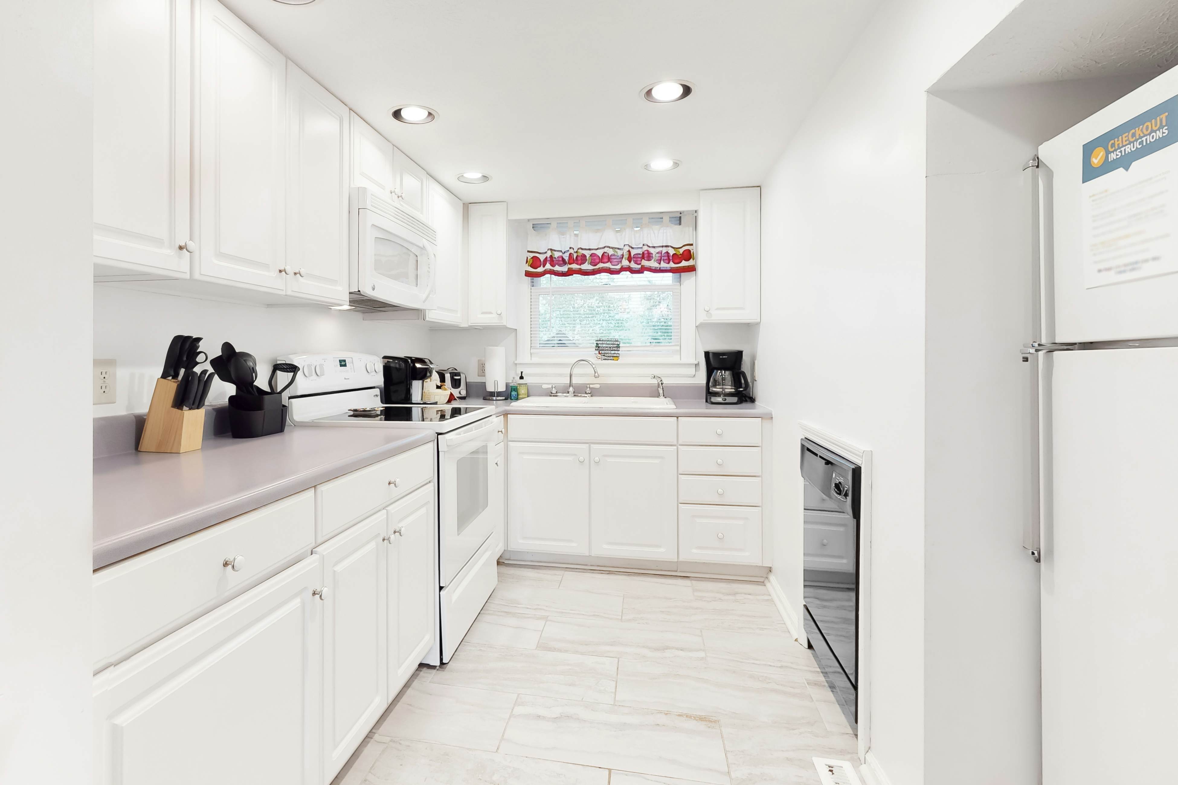 Charming Cabin, Sleeps 4・Hot Tub・Seasonal Pool