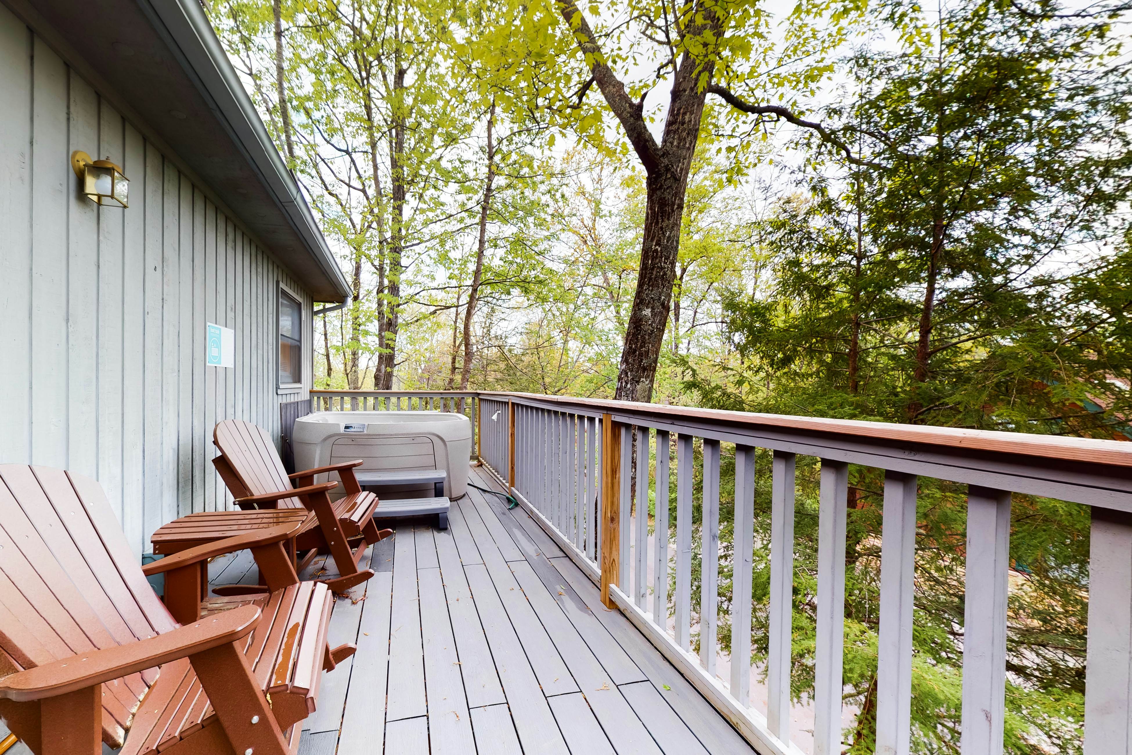 Charming Cabin, Sleeps 4・Hot Tub・Seasonal Pool