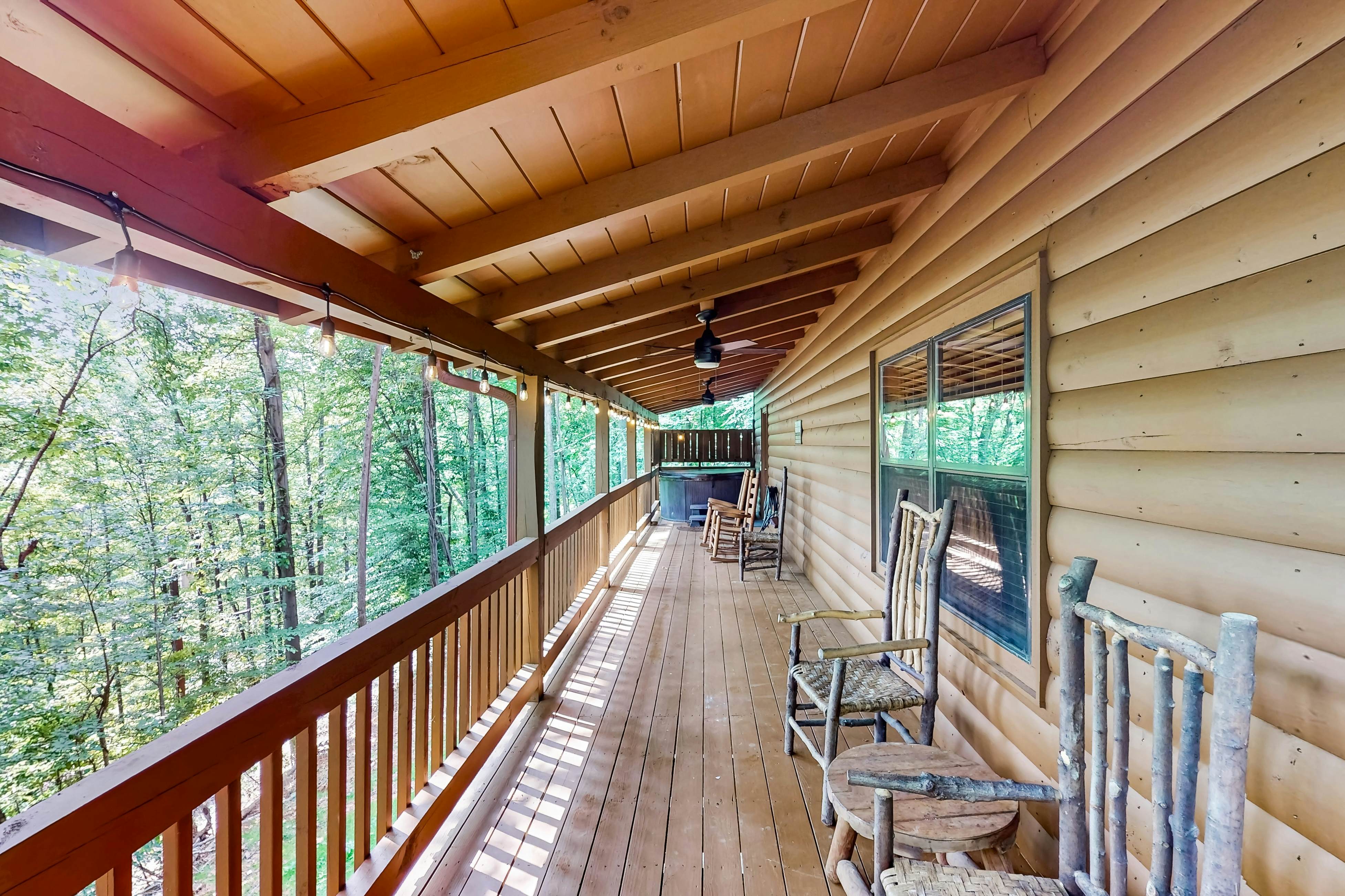 Woodland Cabin, Sleeps 11・Hot Tub・Deck・Pool Table