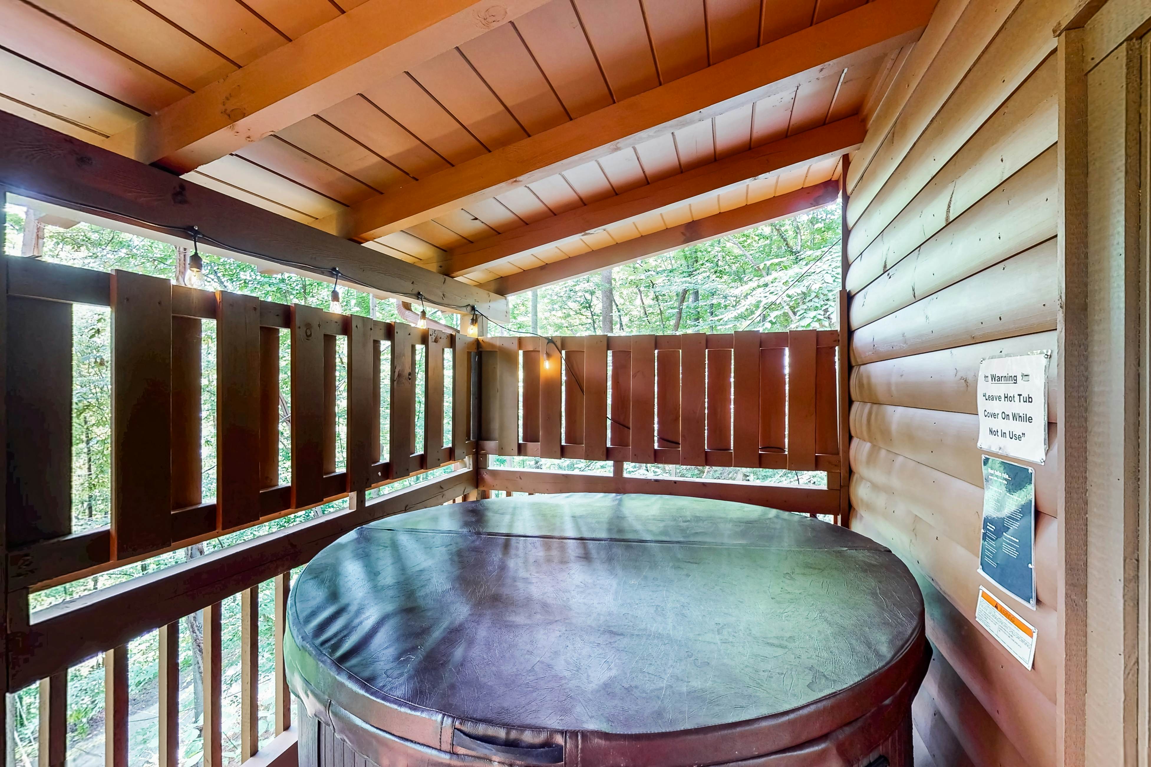 Woodland Cabin, Sleeps 11・Hot Tub・Deck・Pool Table