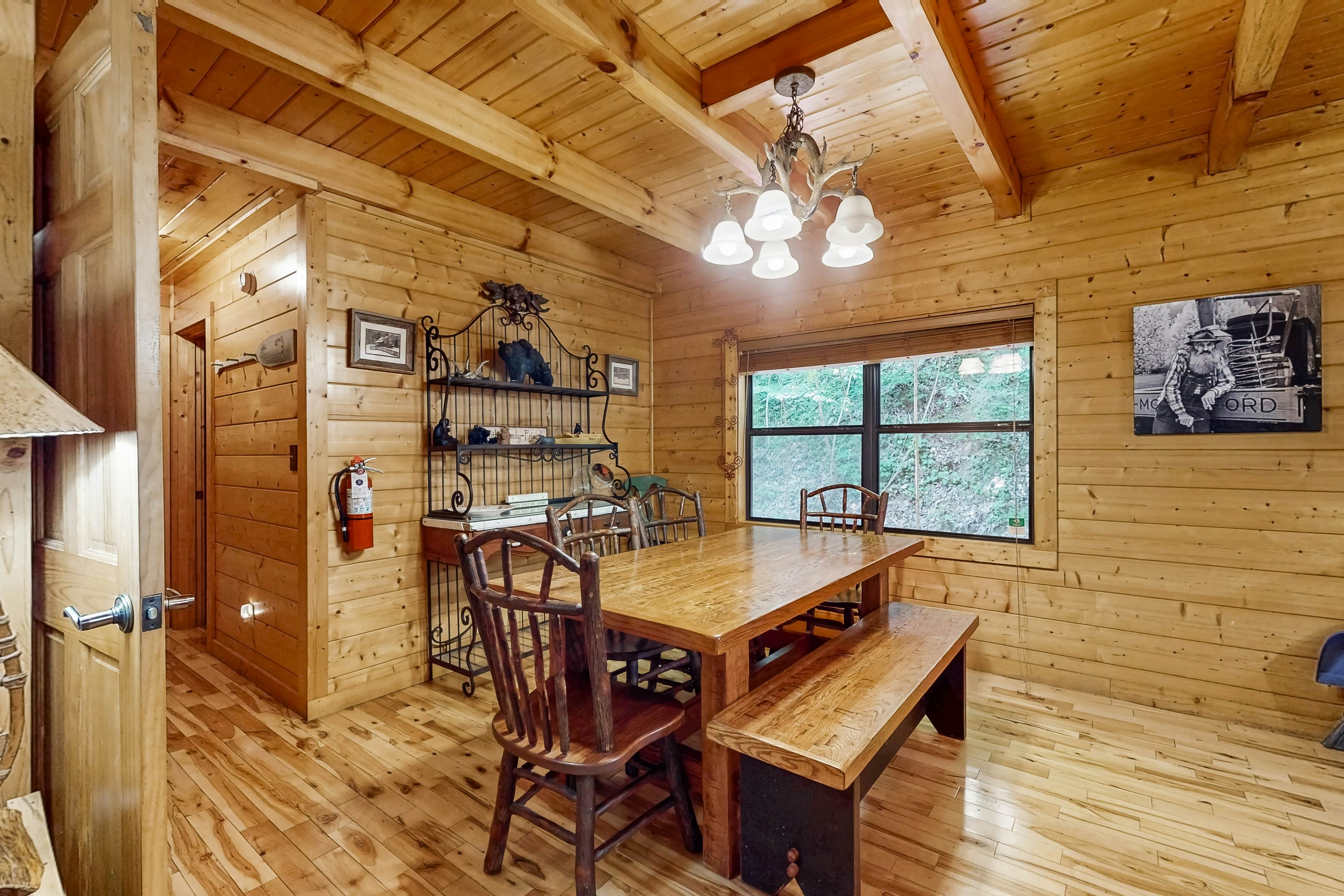 Woodland Cabin, Sleeps 11・Hot Tub・Deck・Pool Table