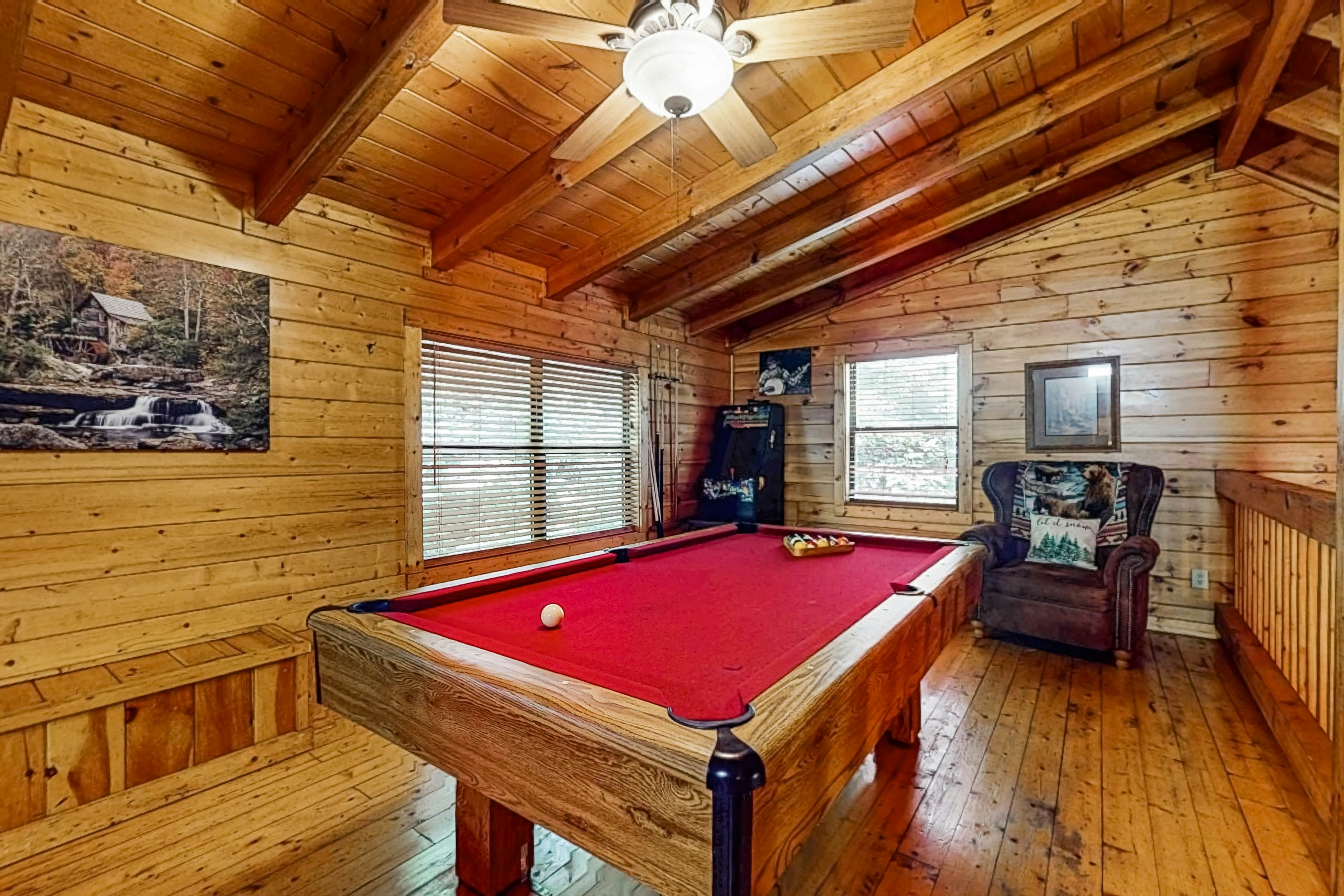Woodland Cabin, Sleeps 11・Hot Tub・Deck・Pool Table