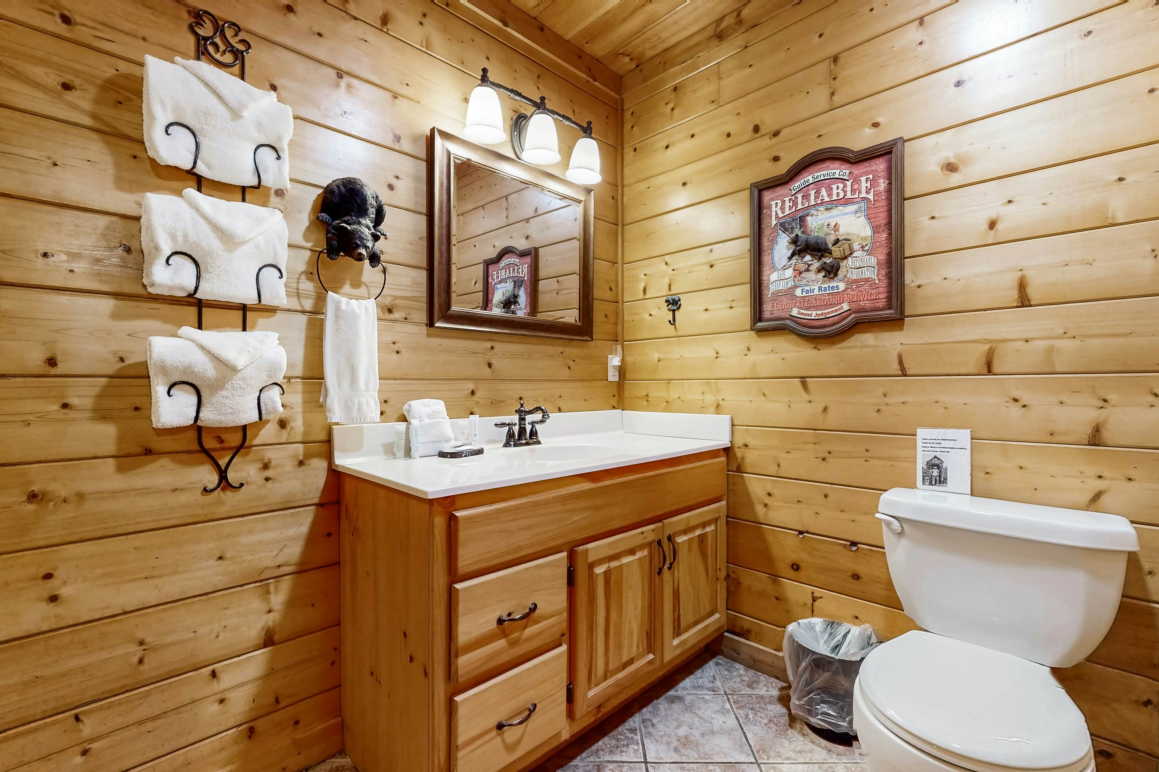 Woodland Cabin, Sleeps 11・Hot Tub・Deck・Pool Table