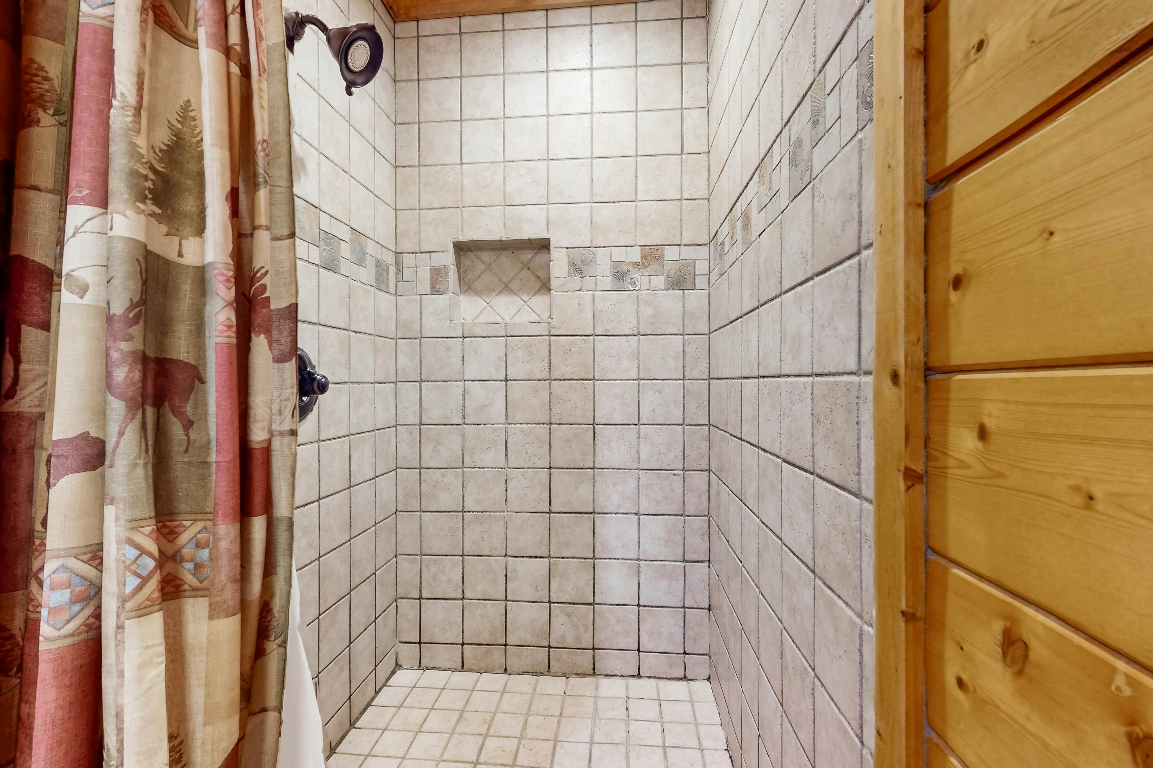 Woodland Cabin, Sleeps 11・Hot Tub・Deck・Pool Table