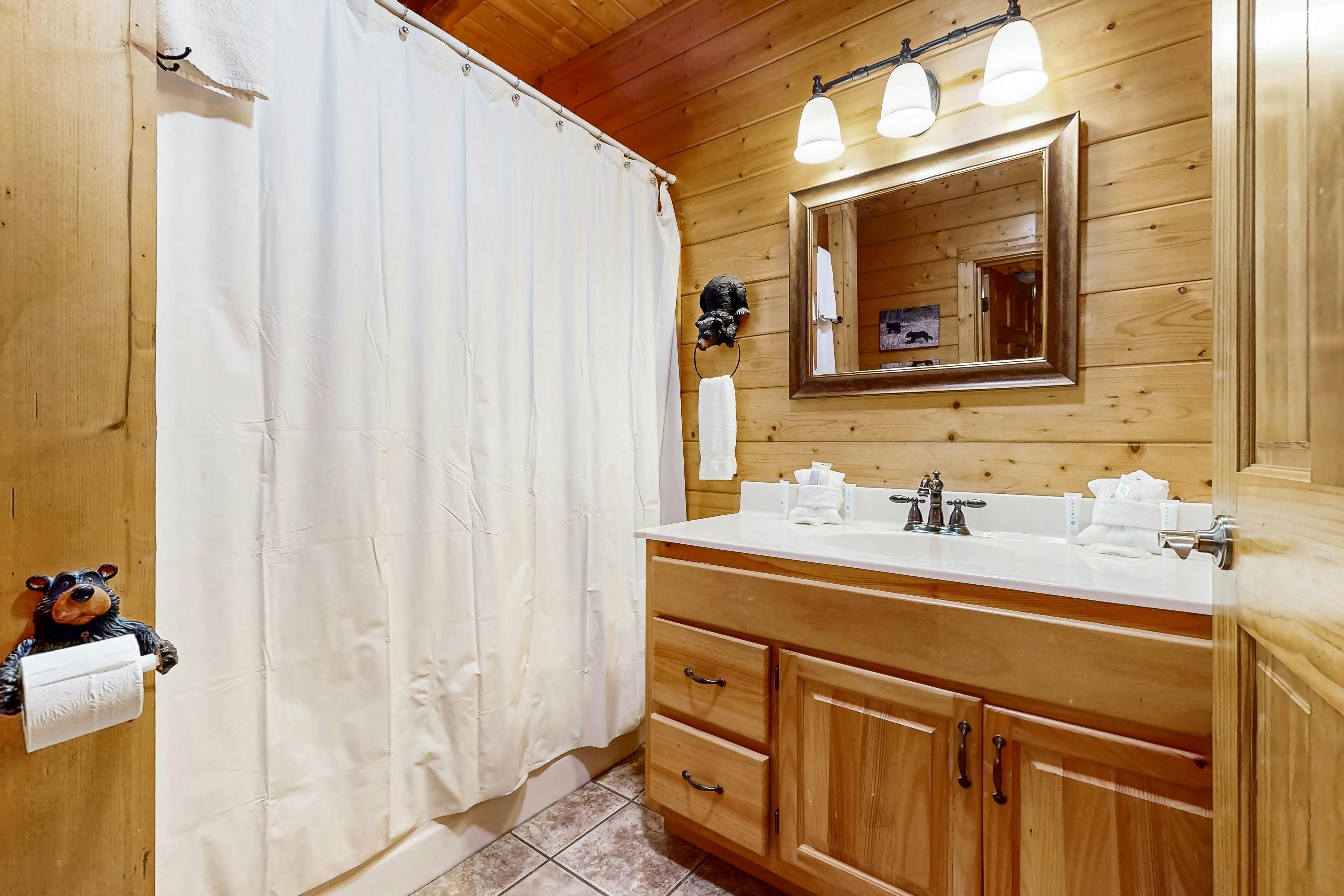 Woodland Cabin, Sleeps 11・Hot Tub・Deck・Pool Table