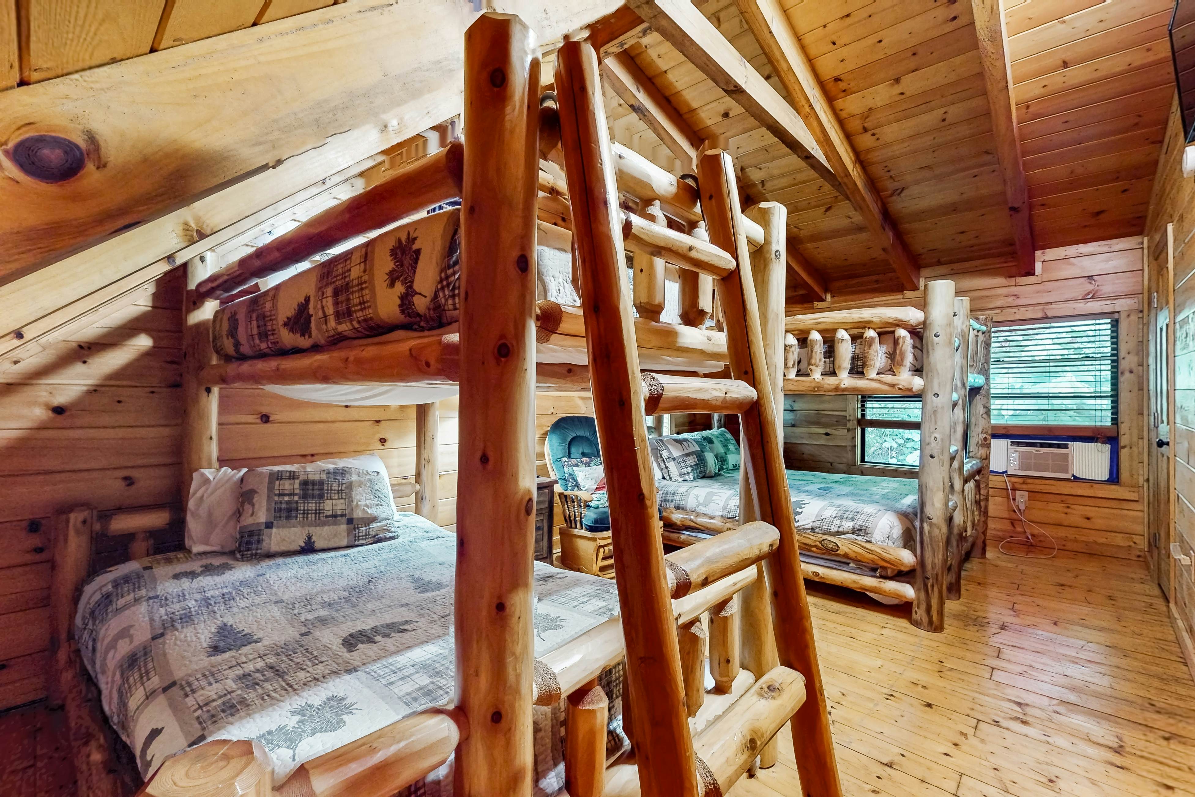 Woodland Cabin, Sleeps 11・Hot Tub・Deck・Pool Table