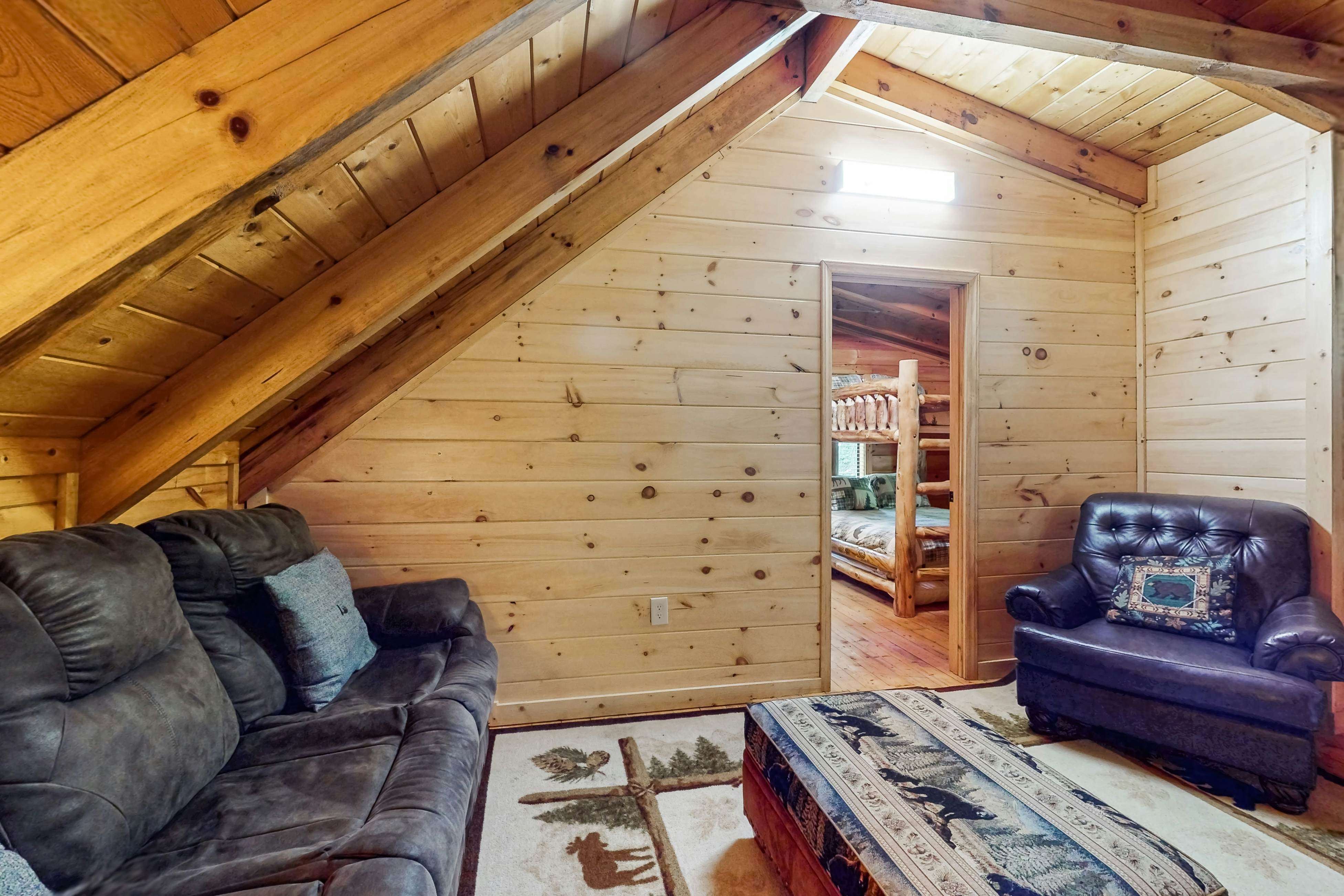 Woodland Cabin, Sleeps 11・Hot Tub・Deck・Pool Table