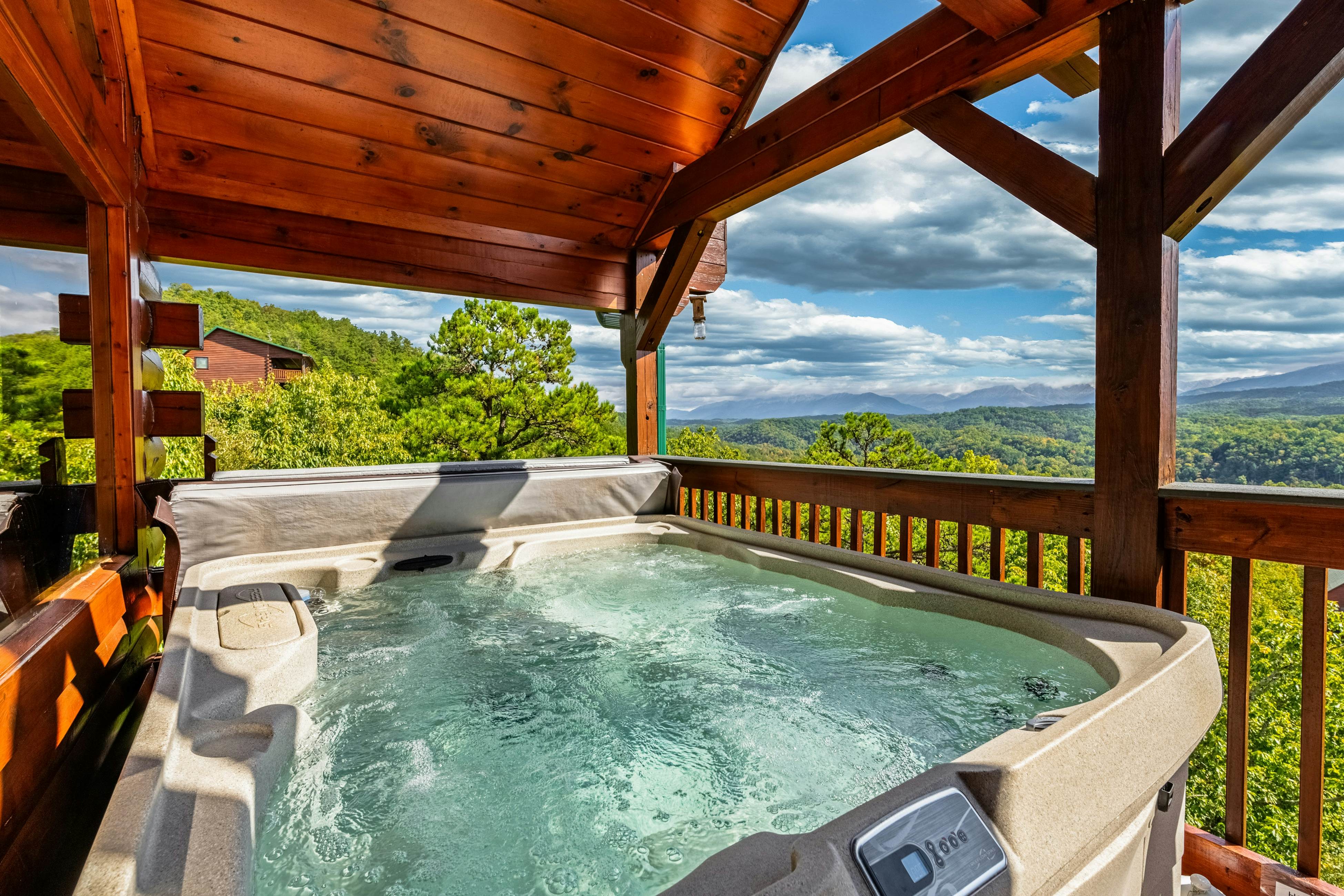 Log Cabin, Sleeps 6・Stunning Mtn View・Hot Tub・Pool