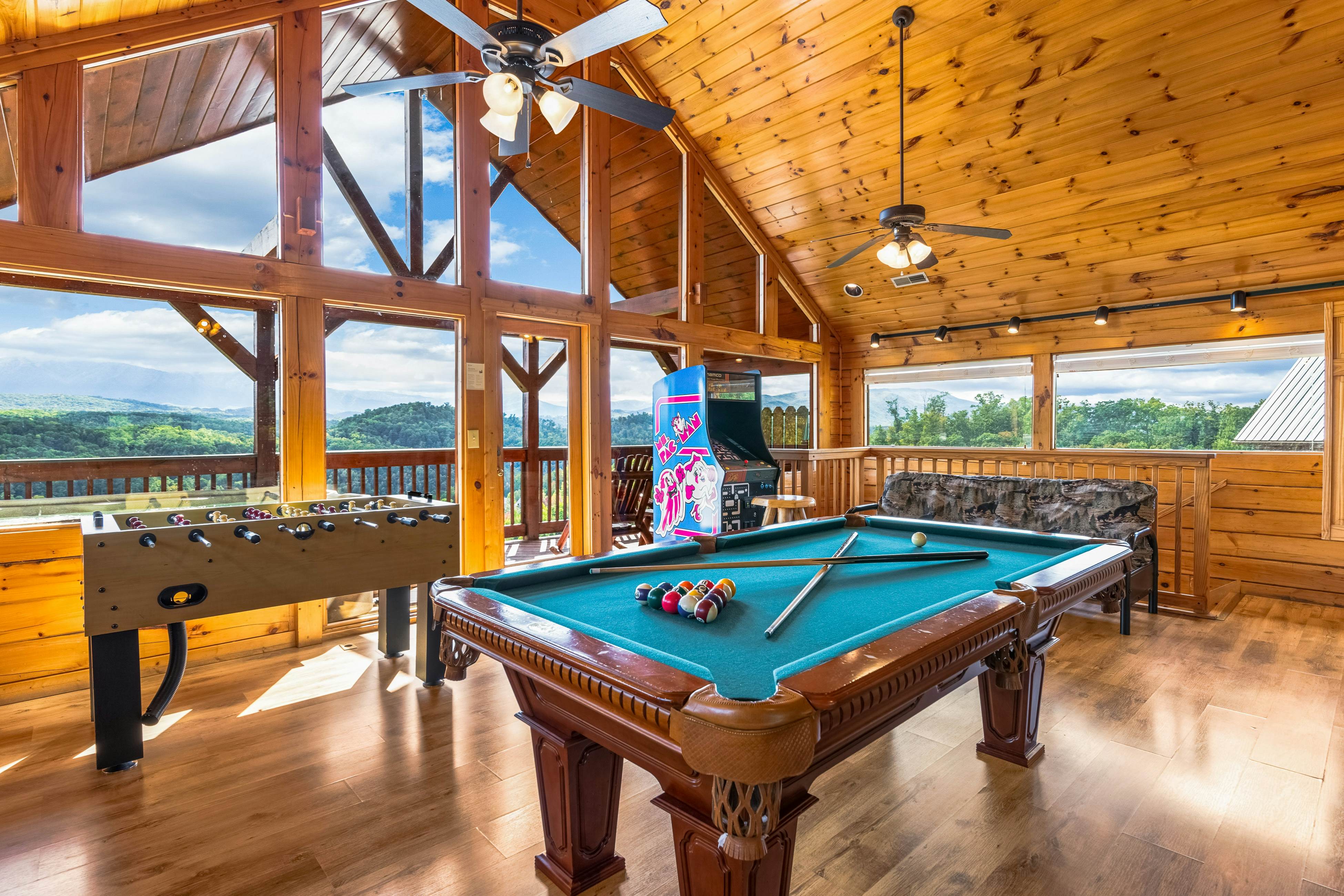 Log Cabin, Sleeps 6・Stunning Mtn View・Hot Tub・Pool
