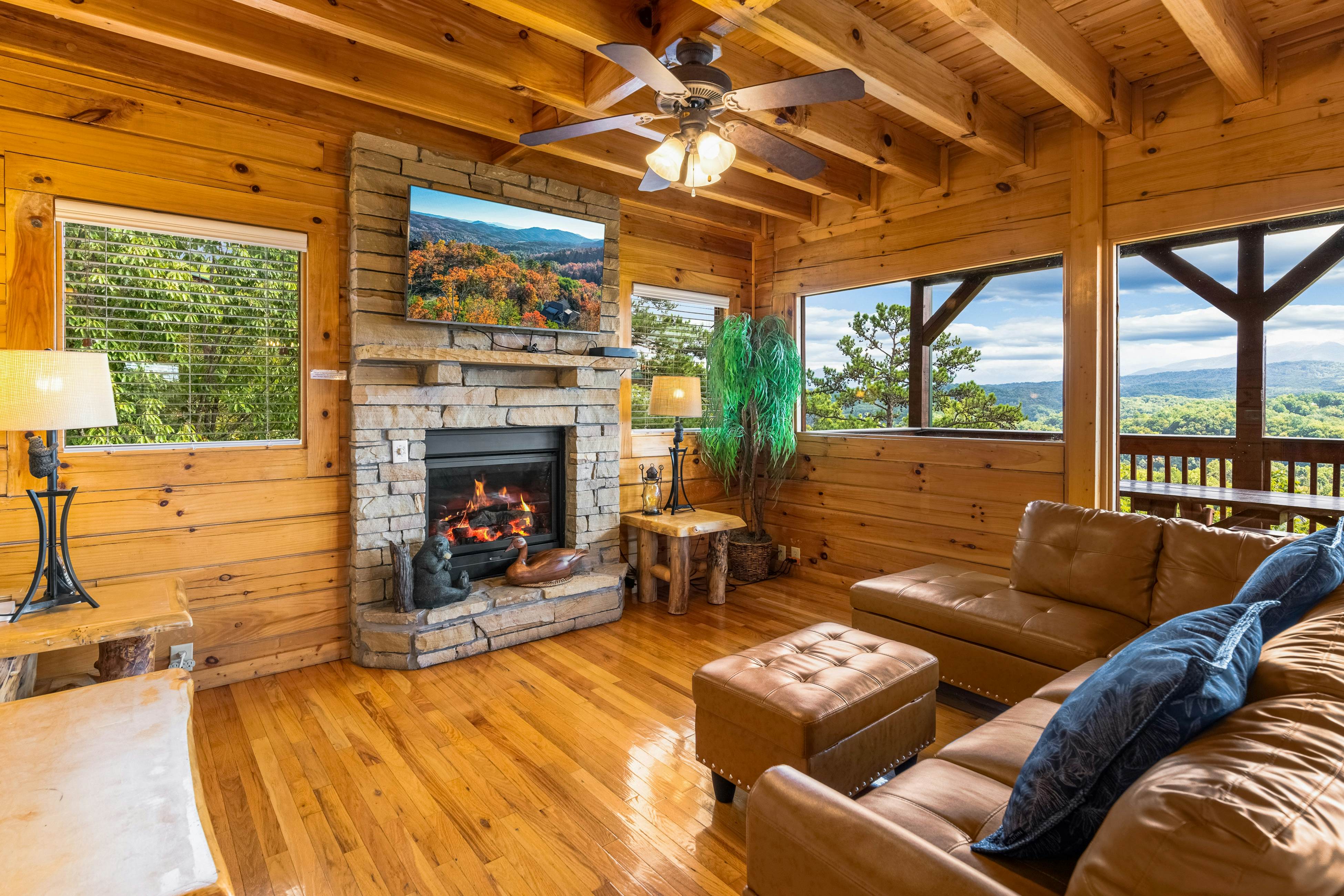 Log Cabin, Sleeps 6・Stunning Mtn View・Hot Tub・Pool