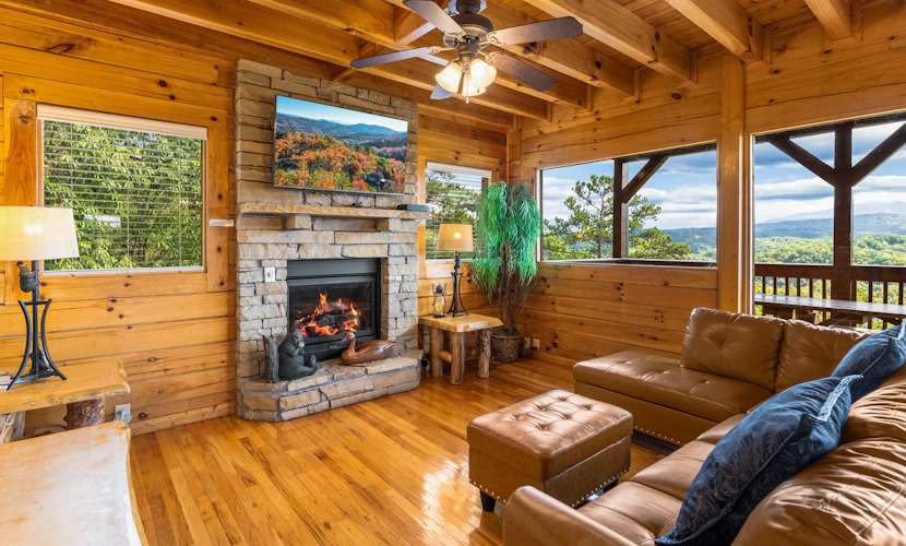 Log Cabin, Sleeps 6, Stunning Mtn View, Hot Tub, Pool