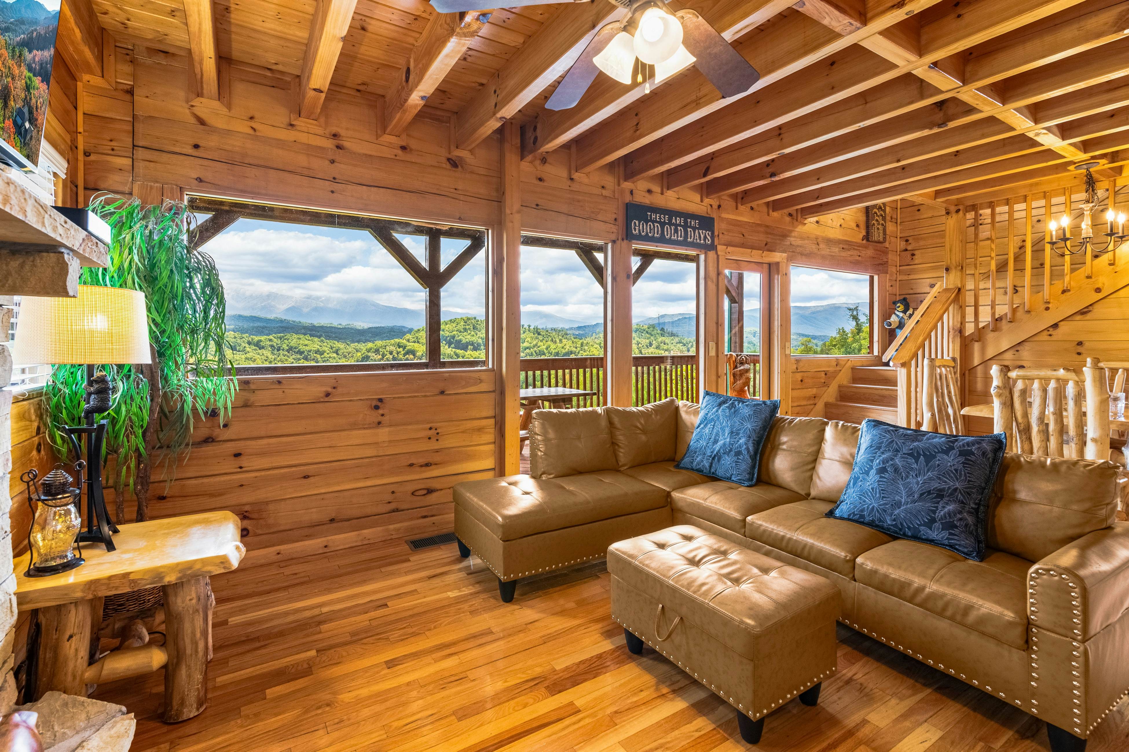 Log Cabin, Sleeps 6・Stunning Mtn View・Hot Tub・Pool