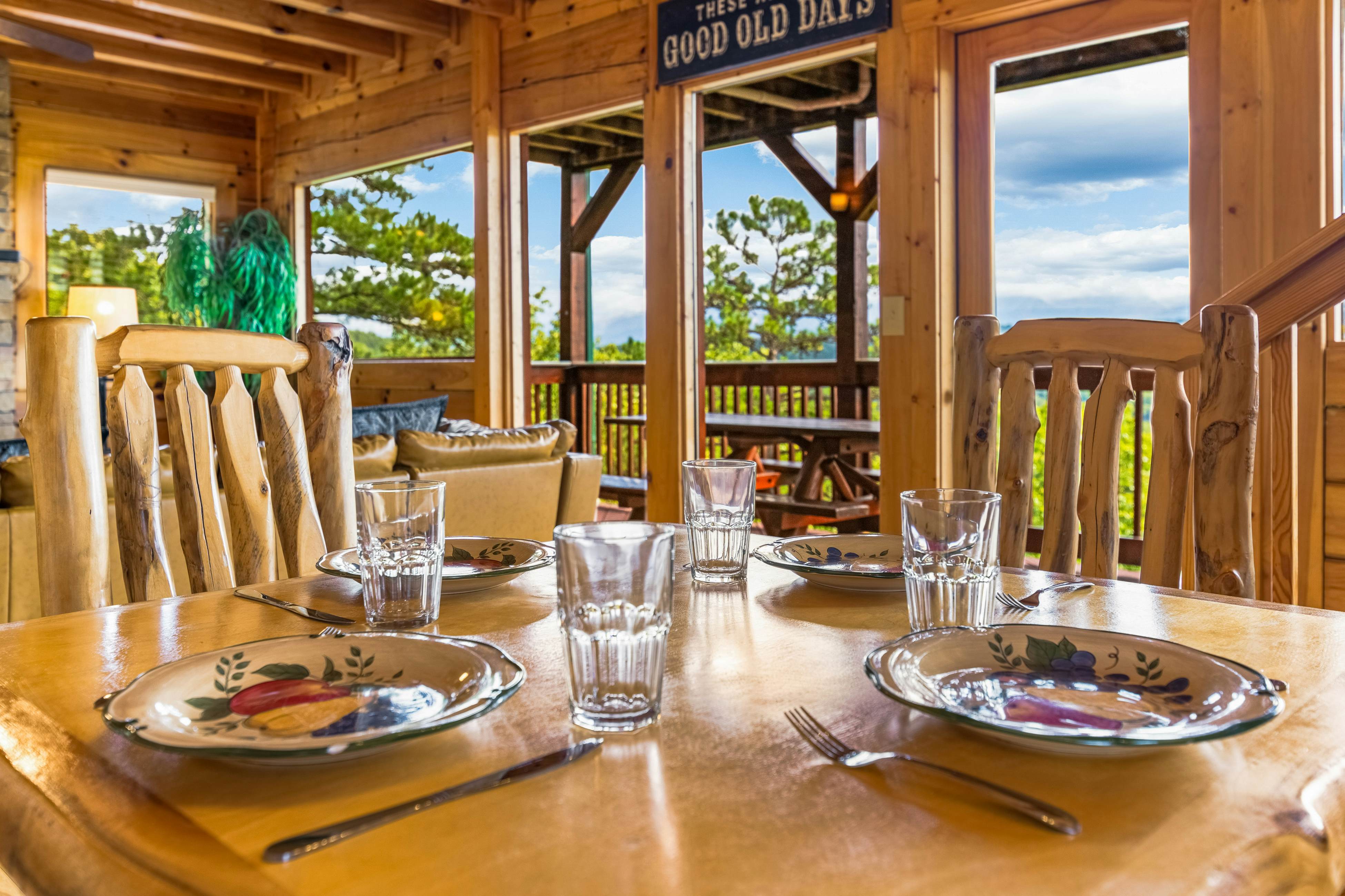 Log Cabin, Sleeps 6・Stunning Mtn View・Hot Tub・Pool