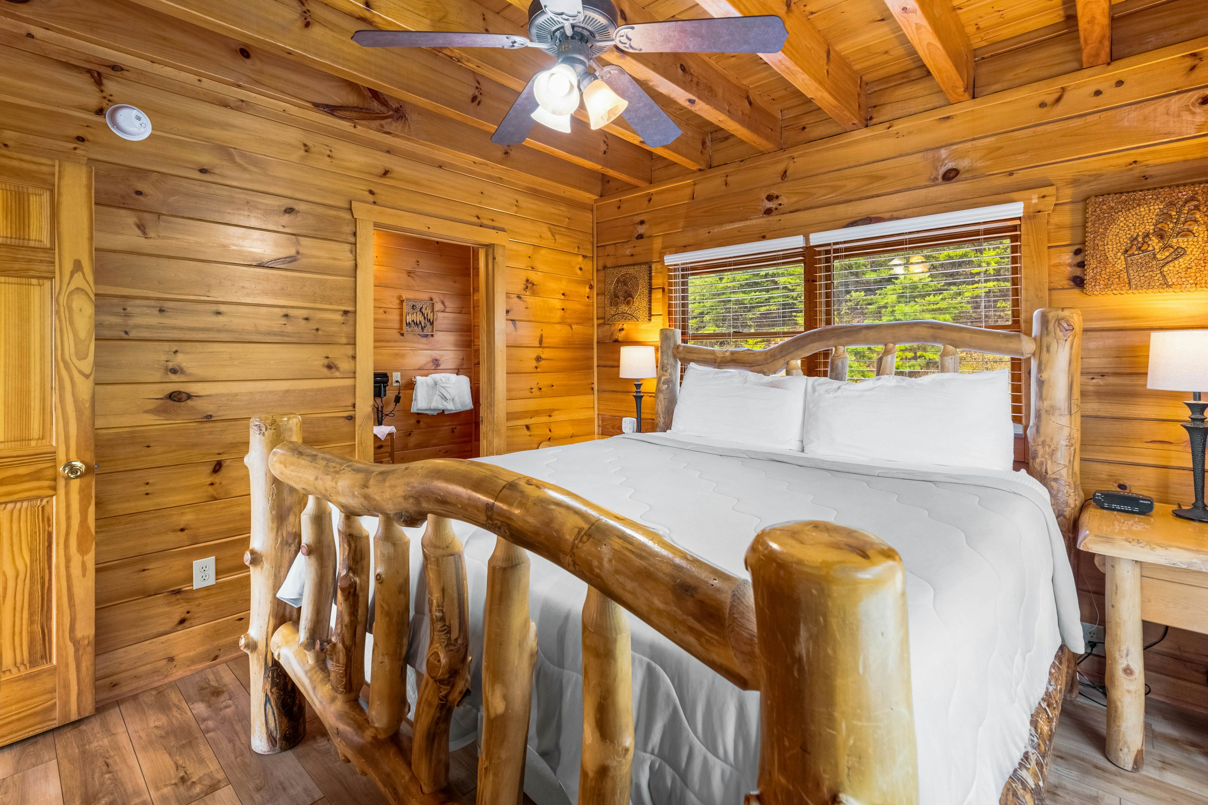 Log Cabin, Sleeps 6・Stunning Mtn View・Hot Tub・Pool