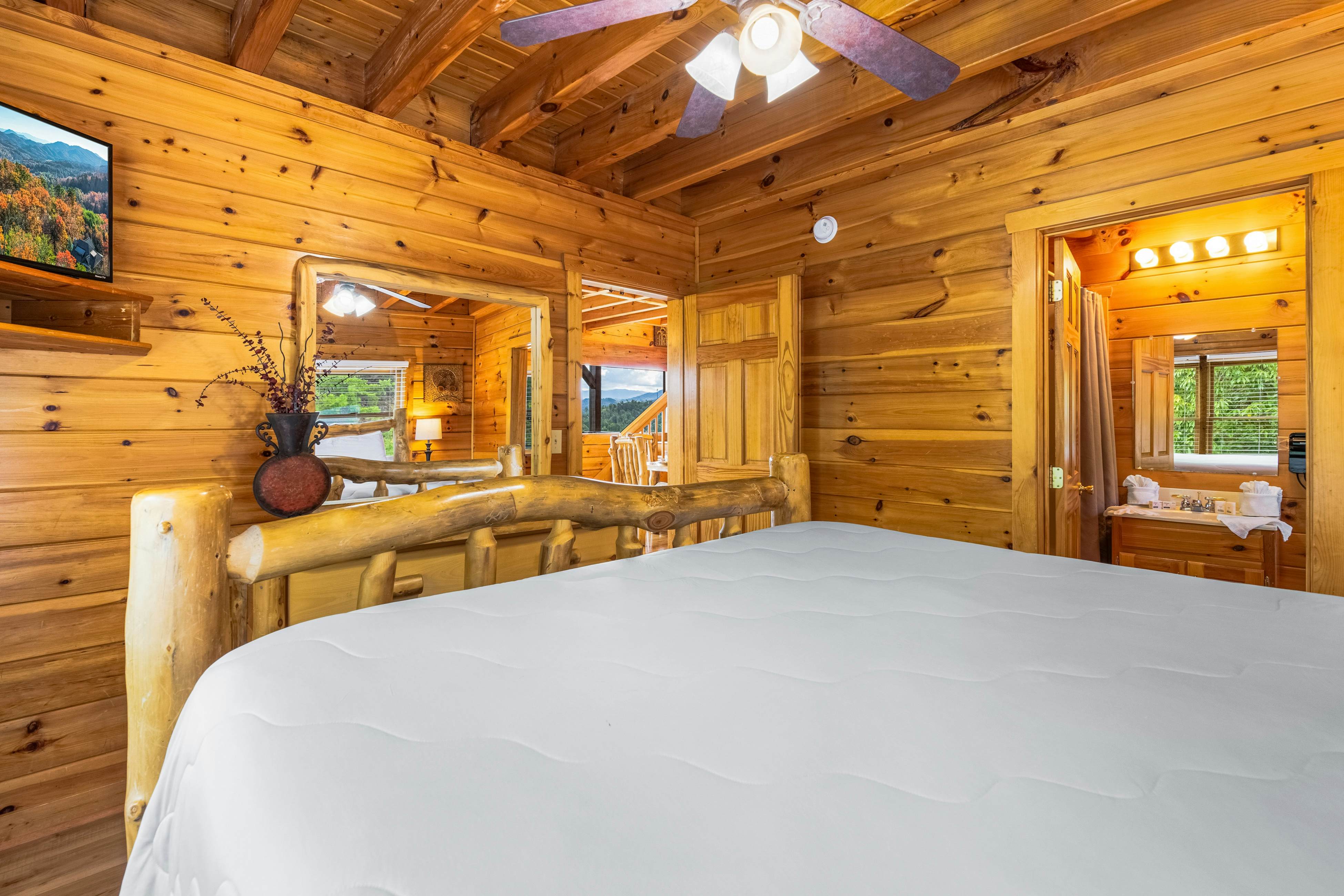 Log Cabin, Sleeps 6・Stunning Mtn View・Hot Tub・Pool