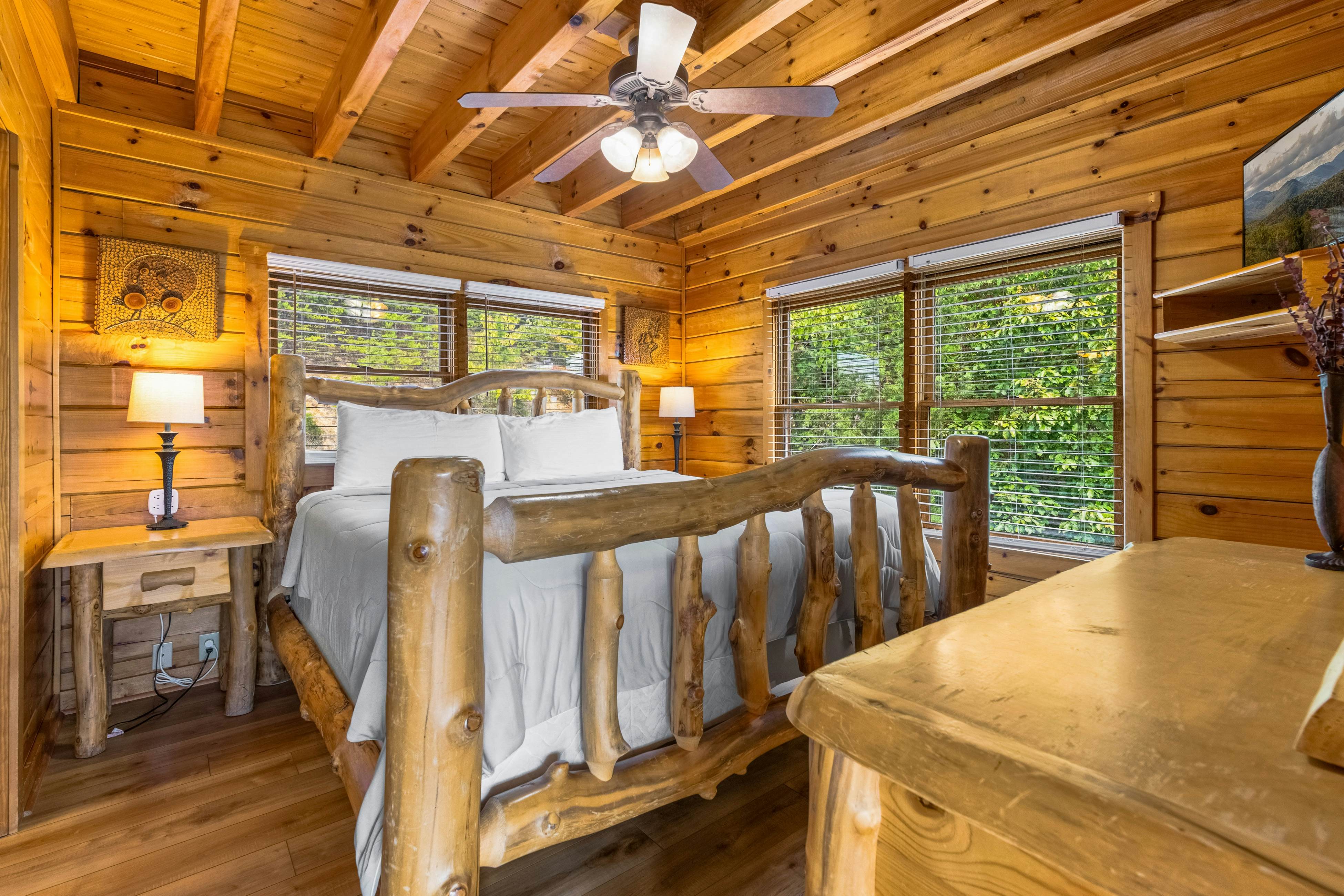 Log Cabin, Sleeps 6・Stunning Mtn View・Hot Tub・Pool