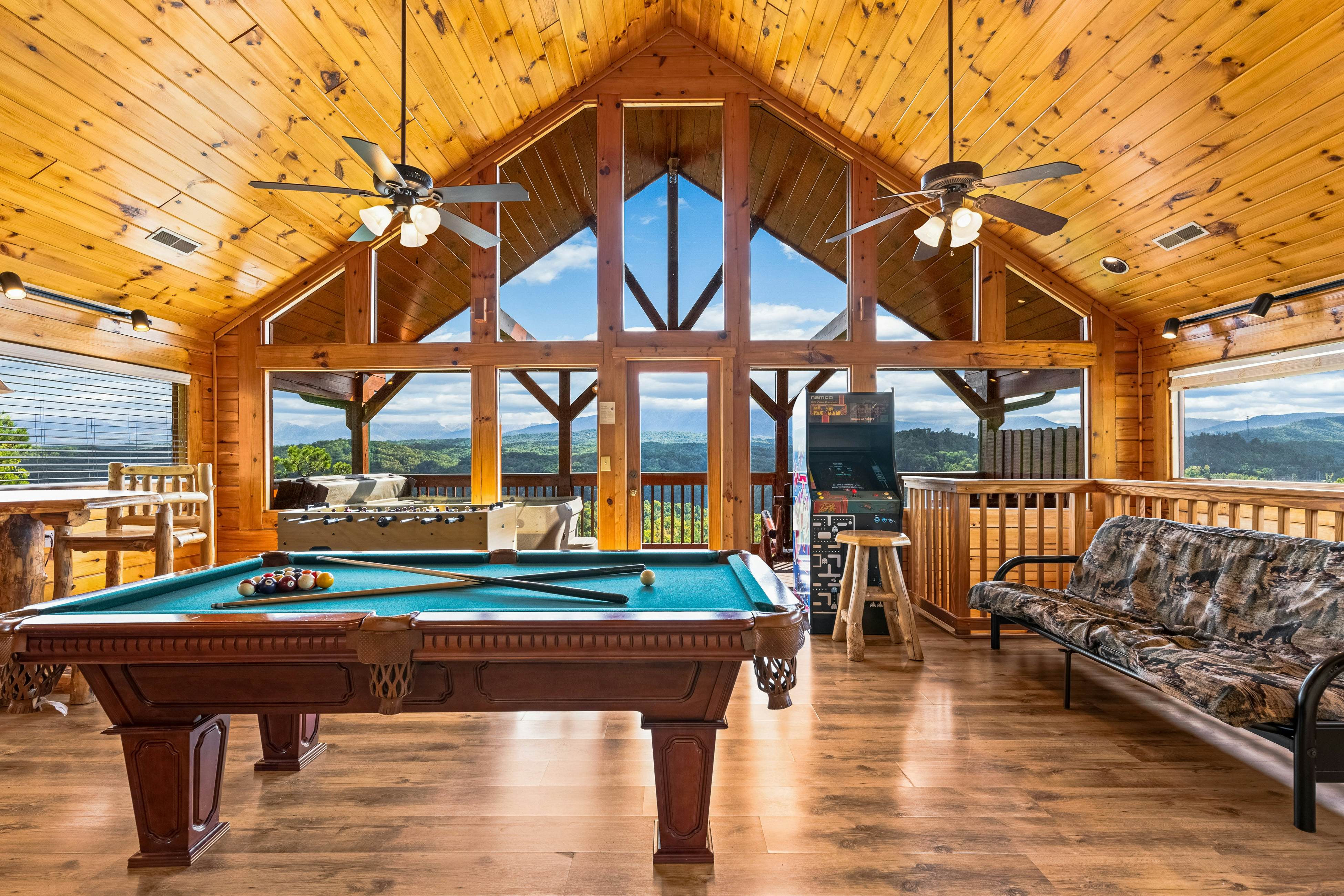 Log Cabin, Sleeps 6・Stunning Mtn View・Hot Tub・Pool
