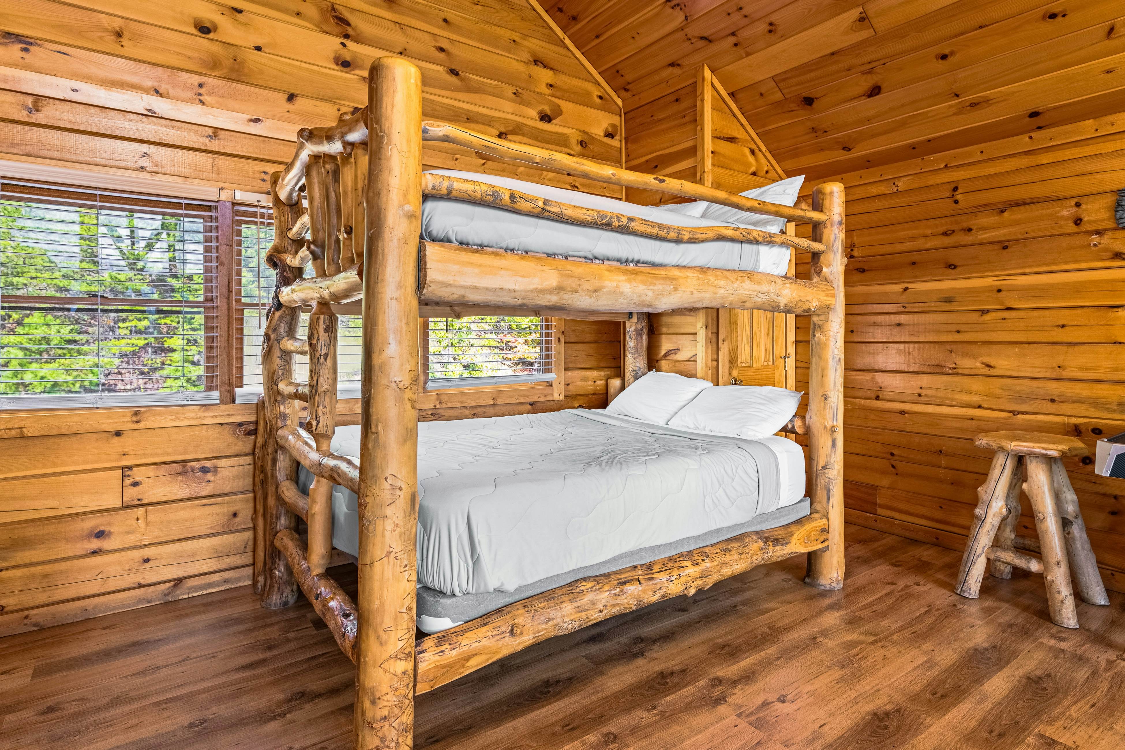 Log Cabin, Sleeps 6・Stunning Mtn View・Hot Tub・Pool