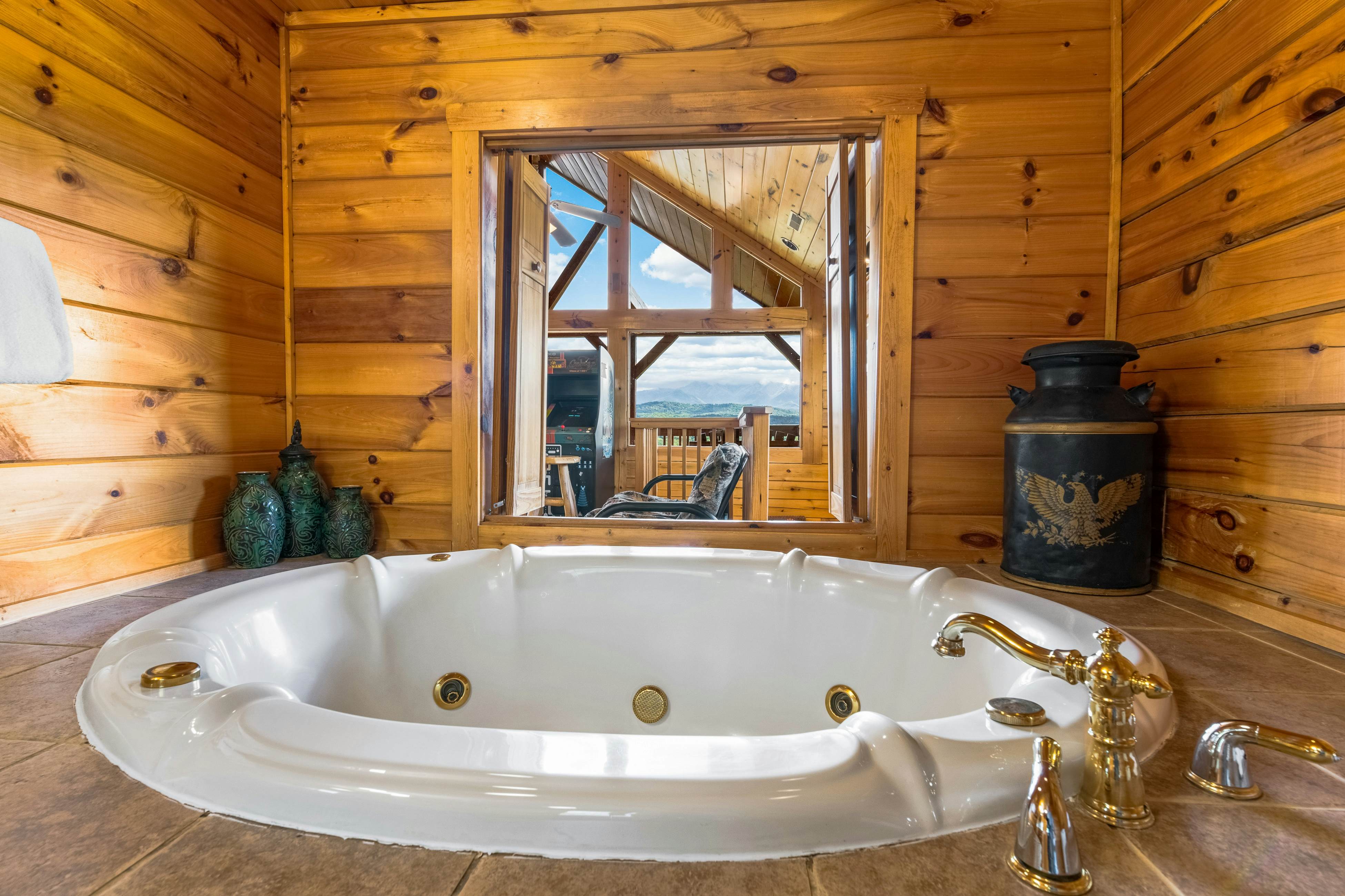 Log Cabin, Sleeps 6・Stunning Mtn View・Hot Tub・Pool
