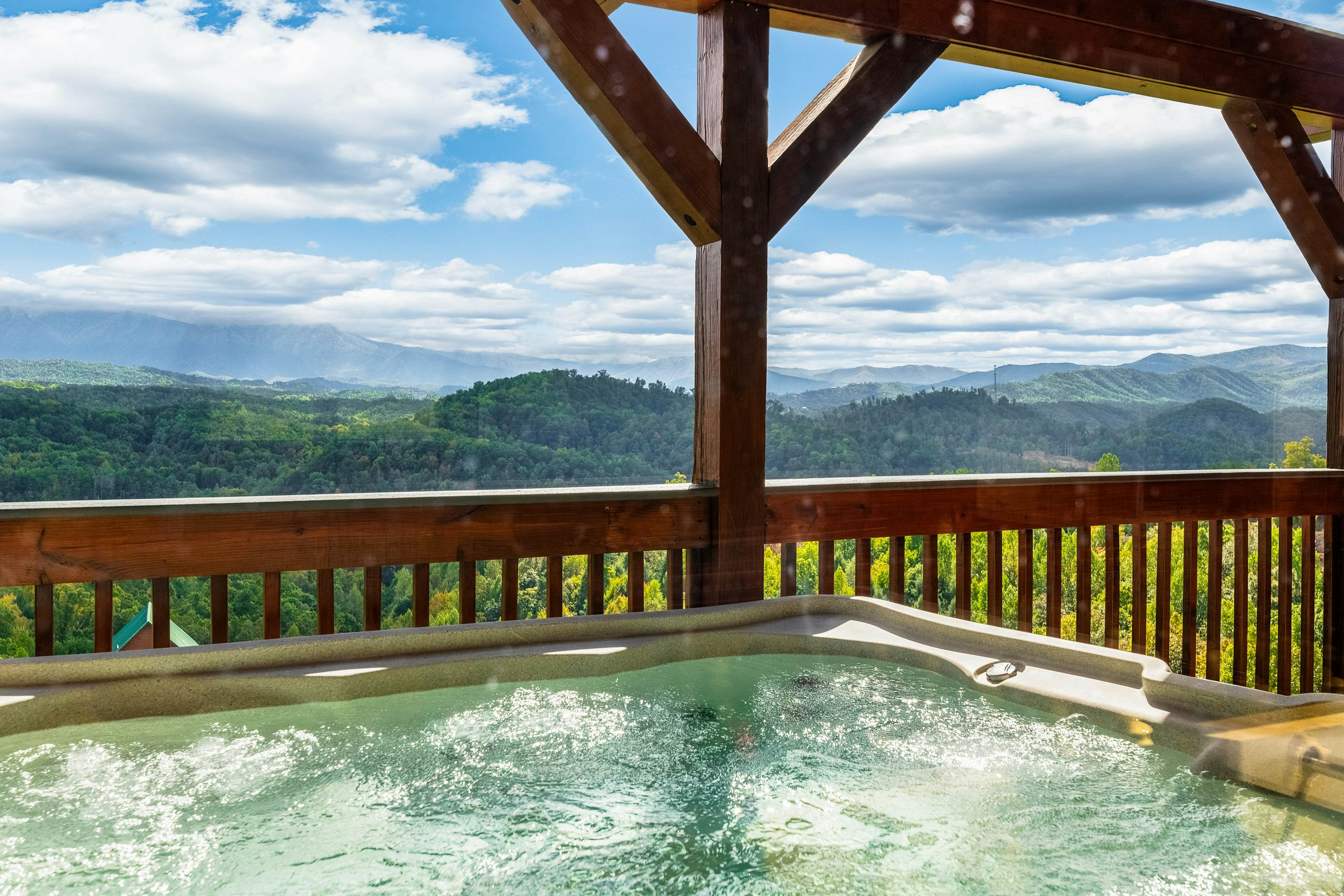Log Cabin, Sleeps 6・Stunning Mtn View・Hot Tub・Pool