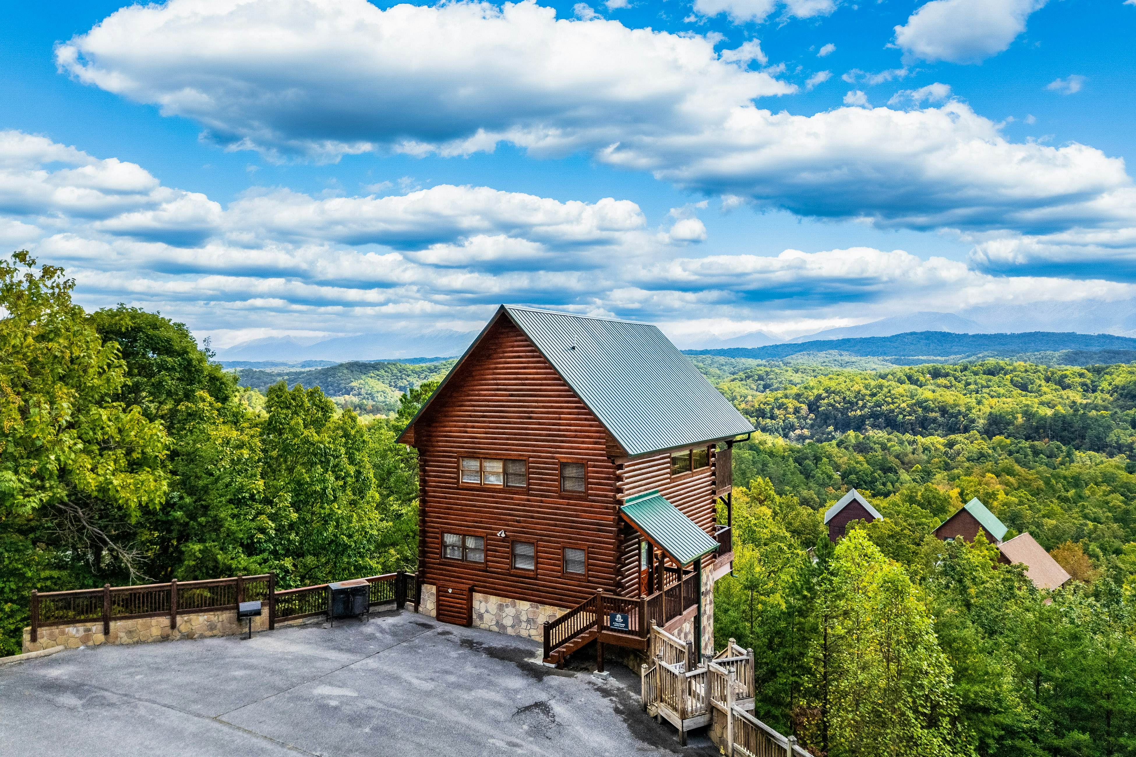 Log Cabin, Sleeps 6・Stunning Mtn View・Hot Tub・Pool