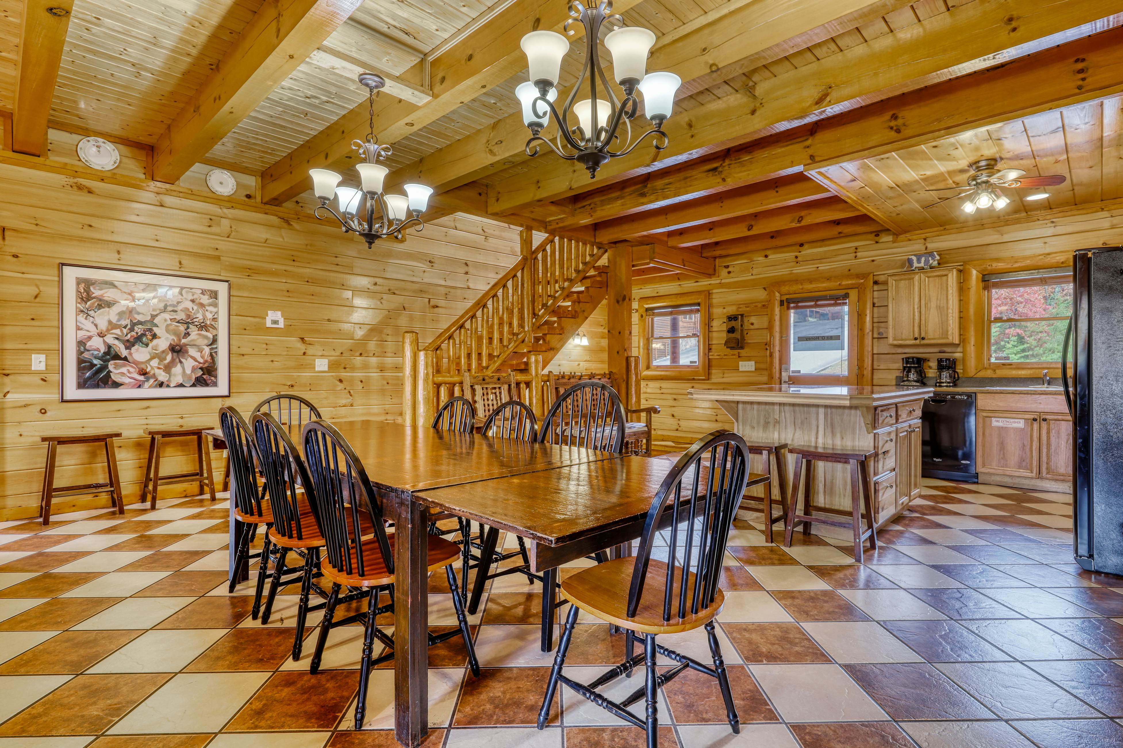 Woodland cabin Sleeps 28 w/ Free Attraction Tickets,  Hot Tub, Home Theater And Viewing decks