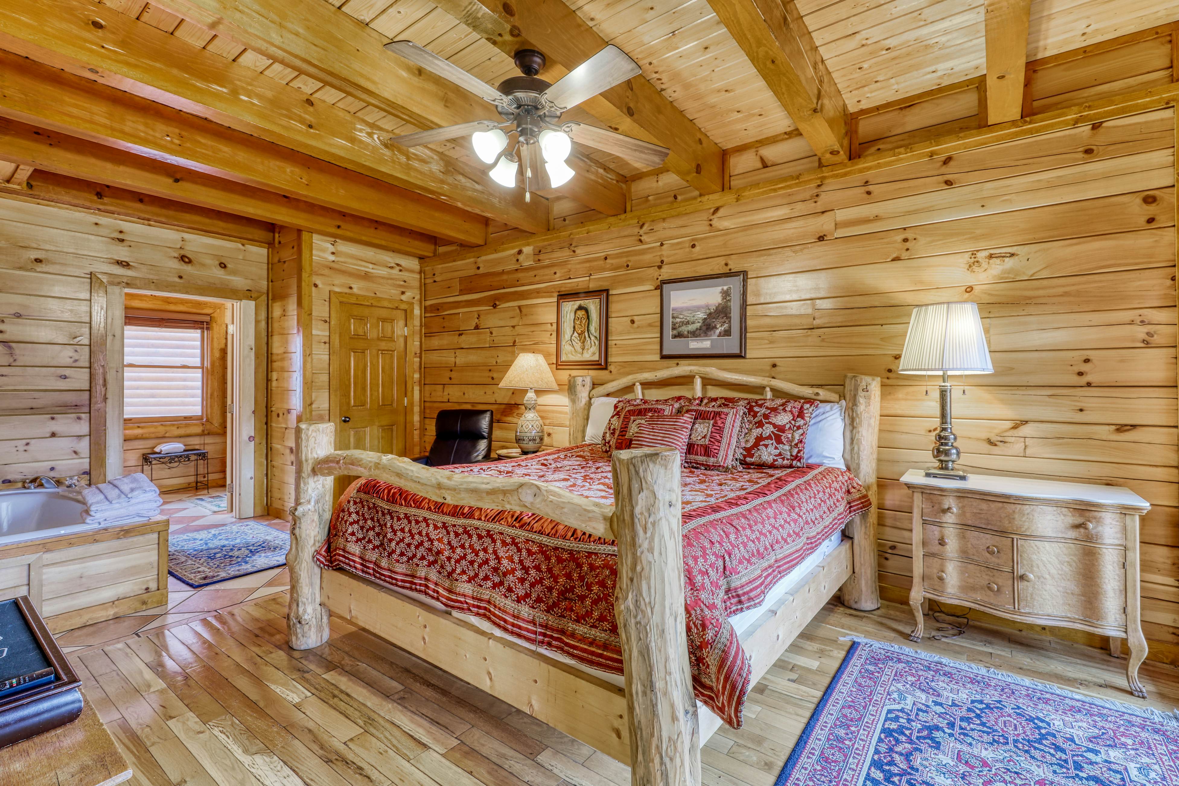 Woodland cabin Sleeps 28 w/ Free Attraction Tickets,  Hot Tub, Home Theater And Viewing decks