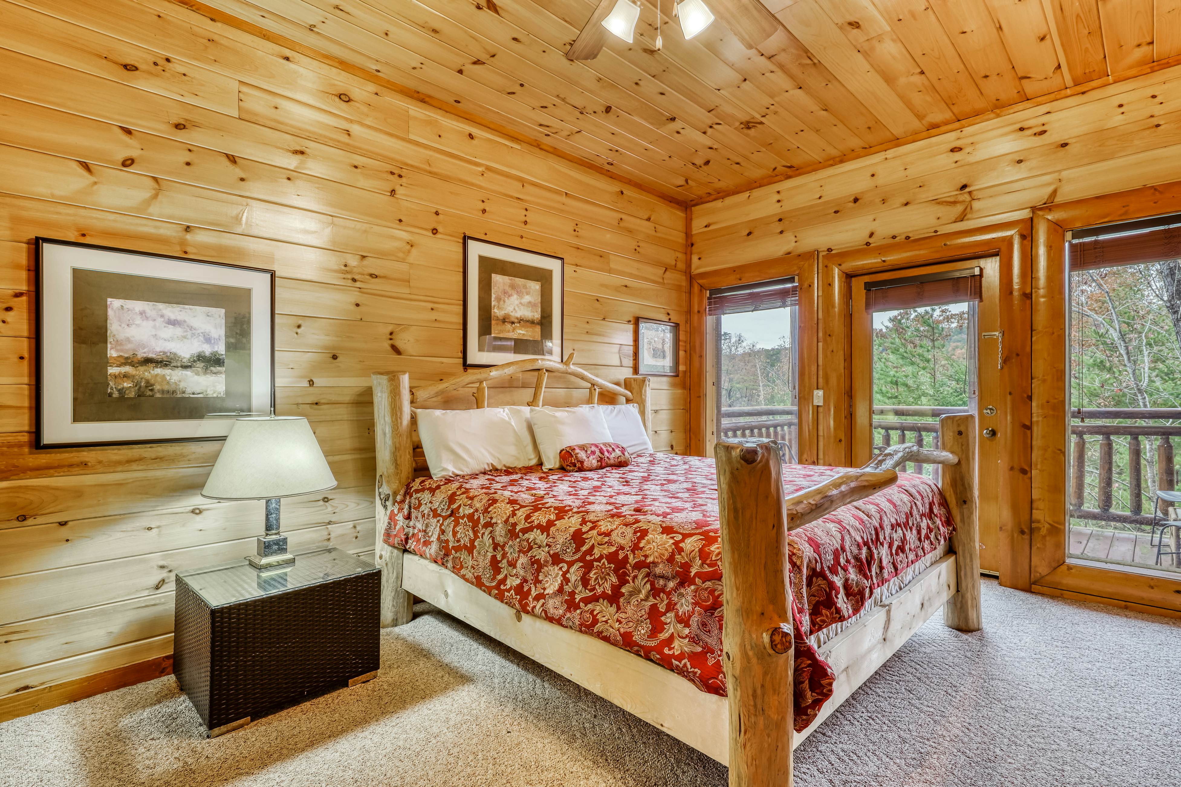 Woodland cabin Sleeps 28 w/ Free Attraction Tickets,  Hot Tub, Home Theater And Viewing decks