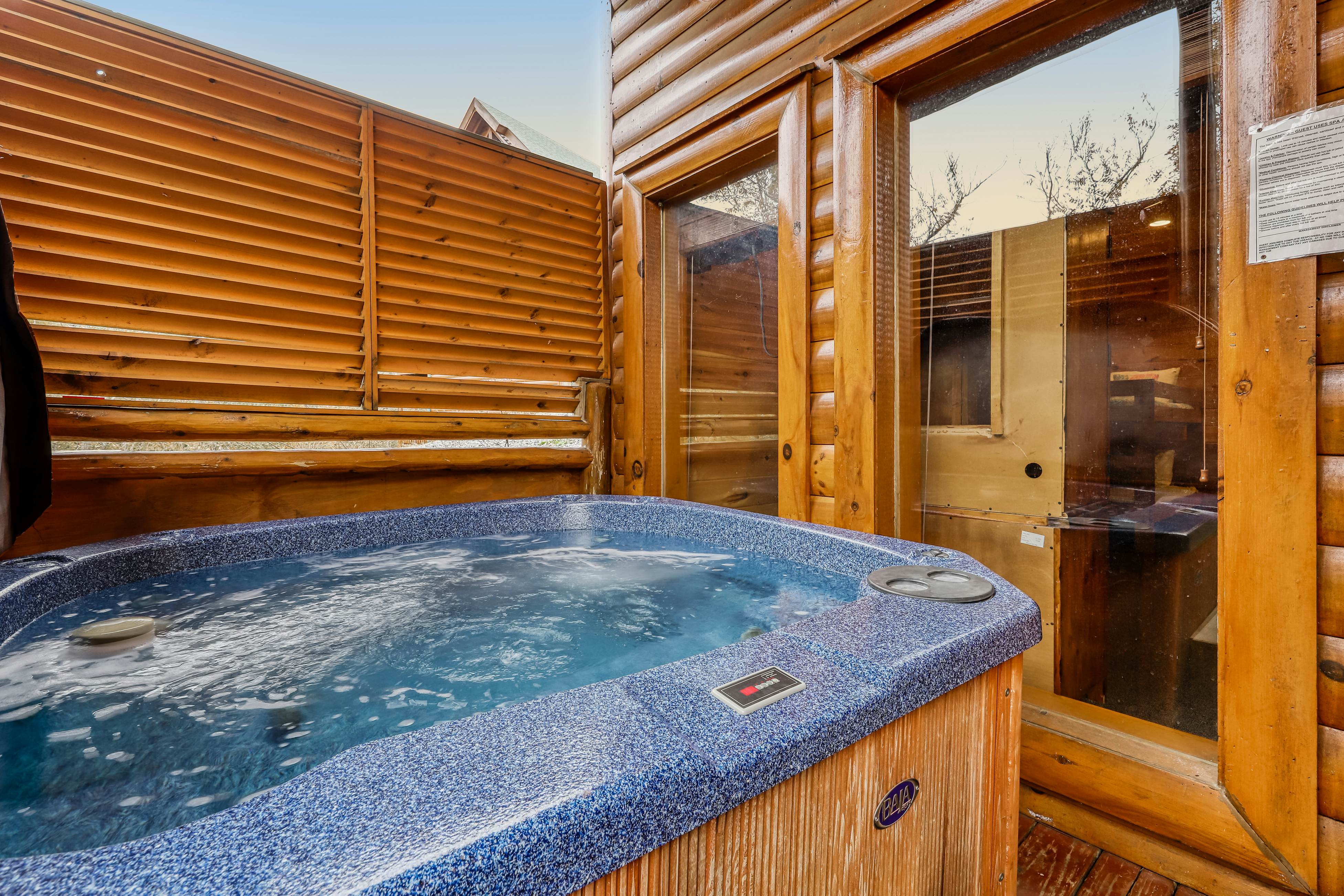 Woodland cabin Sleeps 28 w/ Free Attraction Tickets,  Hot Tub, Home Theater And Viewing decks