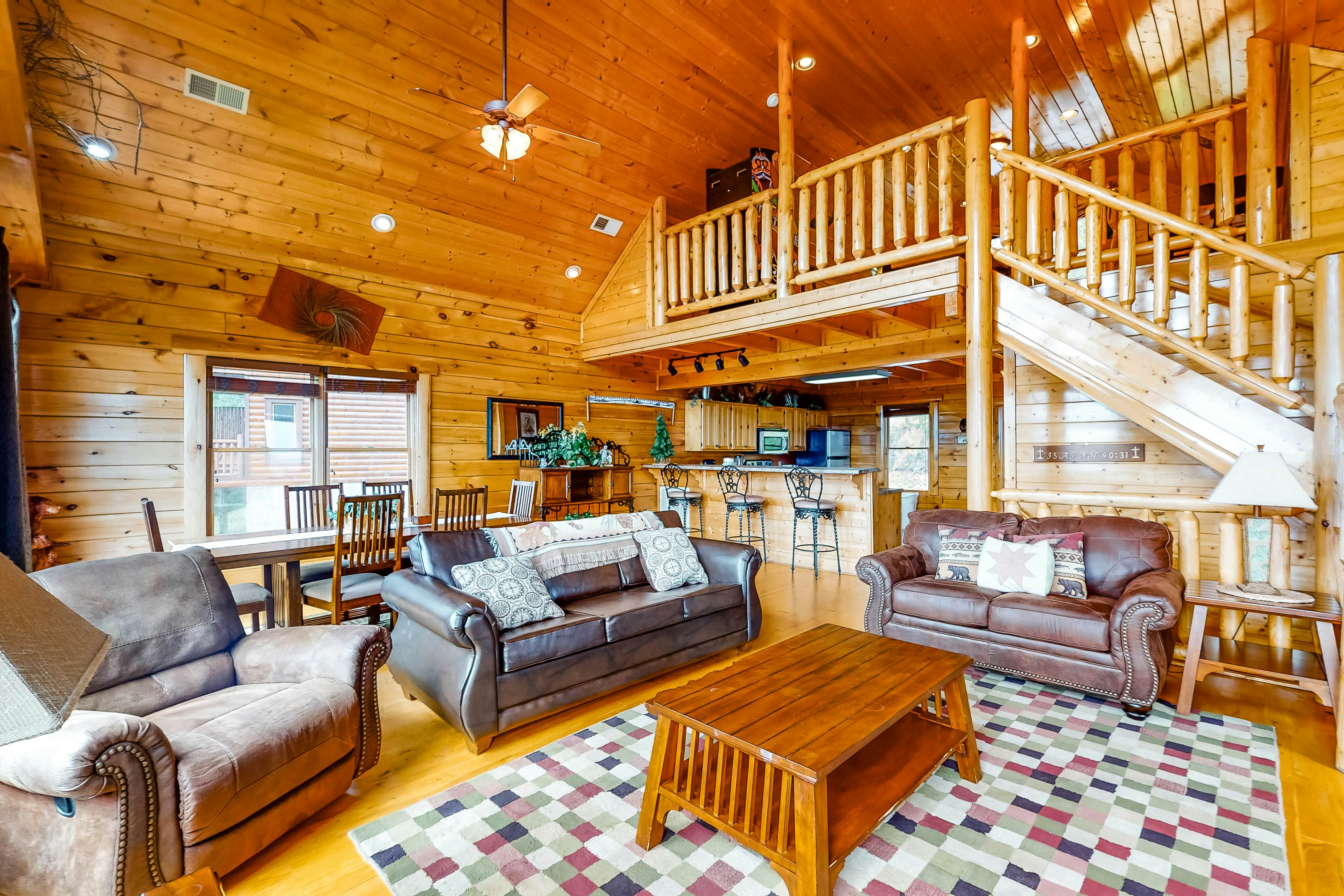 Cabin w/Pool Table, Foosball, Hot Tub & Mountain Views + Free Attraction Tickets