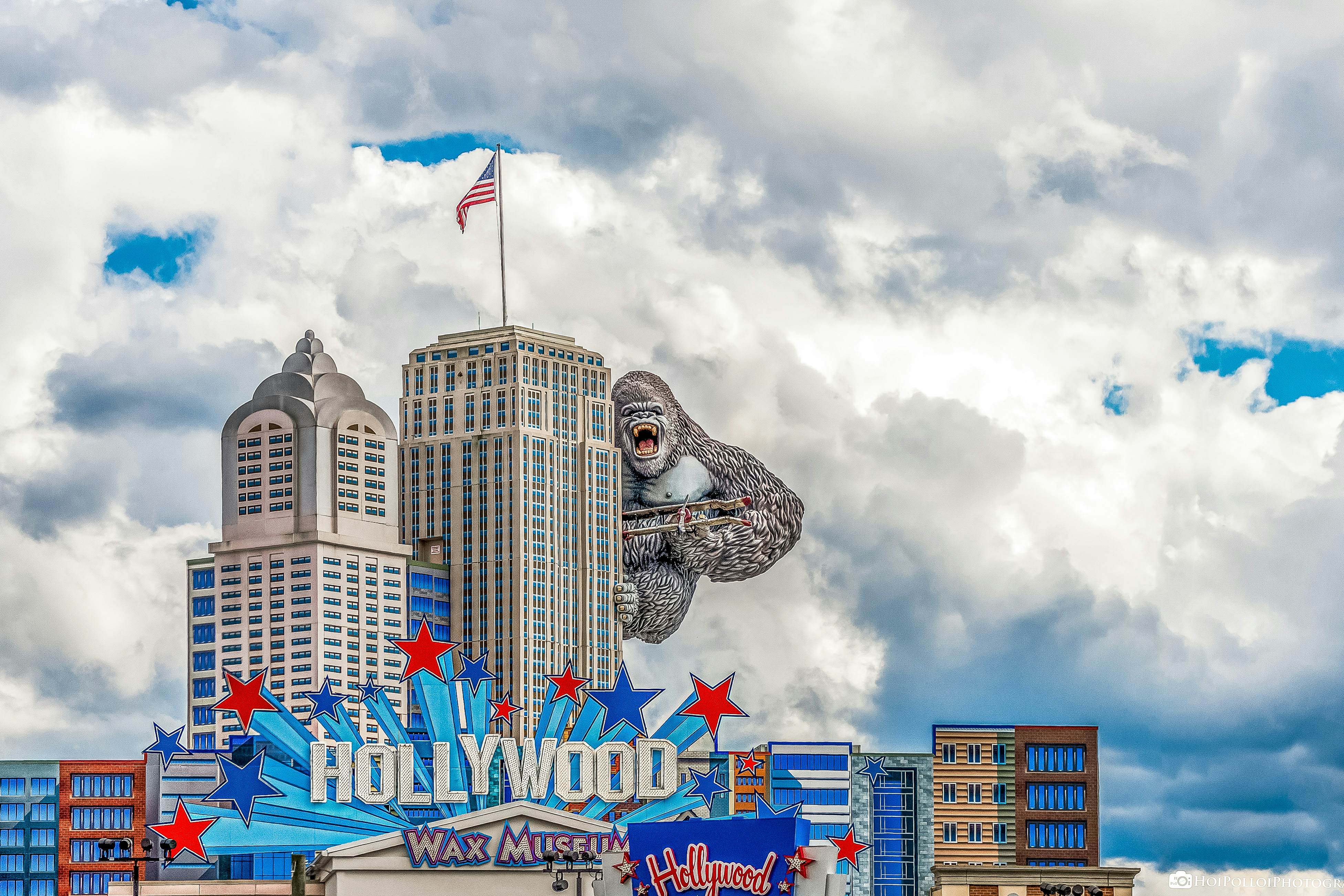 Cabin w/Pool Table, Foosball, Hot Tub & Mountain Views + Free Attraction Tickets