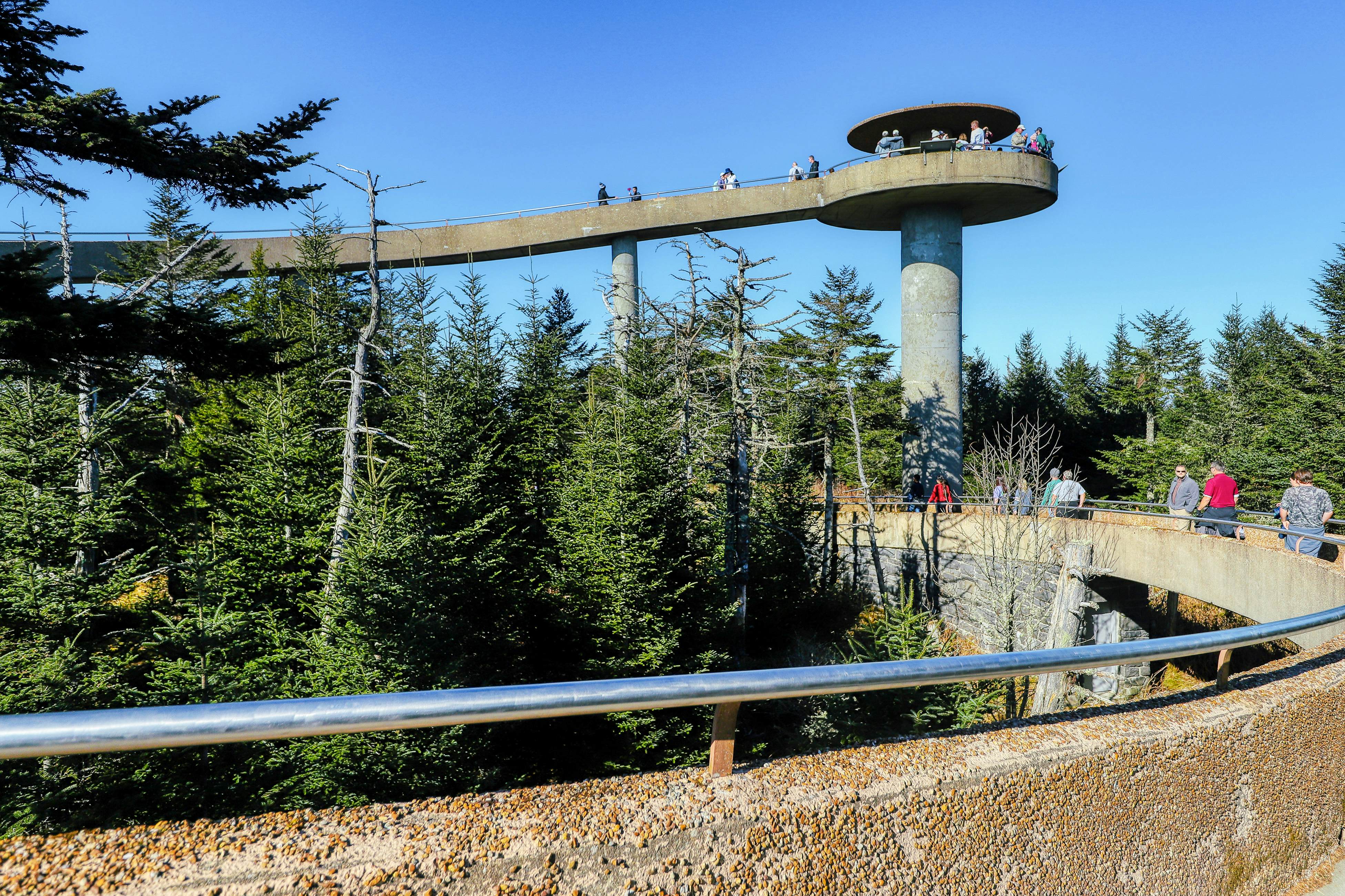 Cabin w/Pool Table, Foosball, Hot Tub & Mountain Views + Free Attraction Tickets