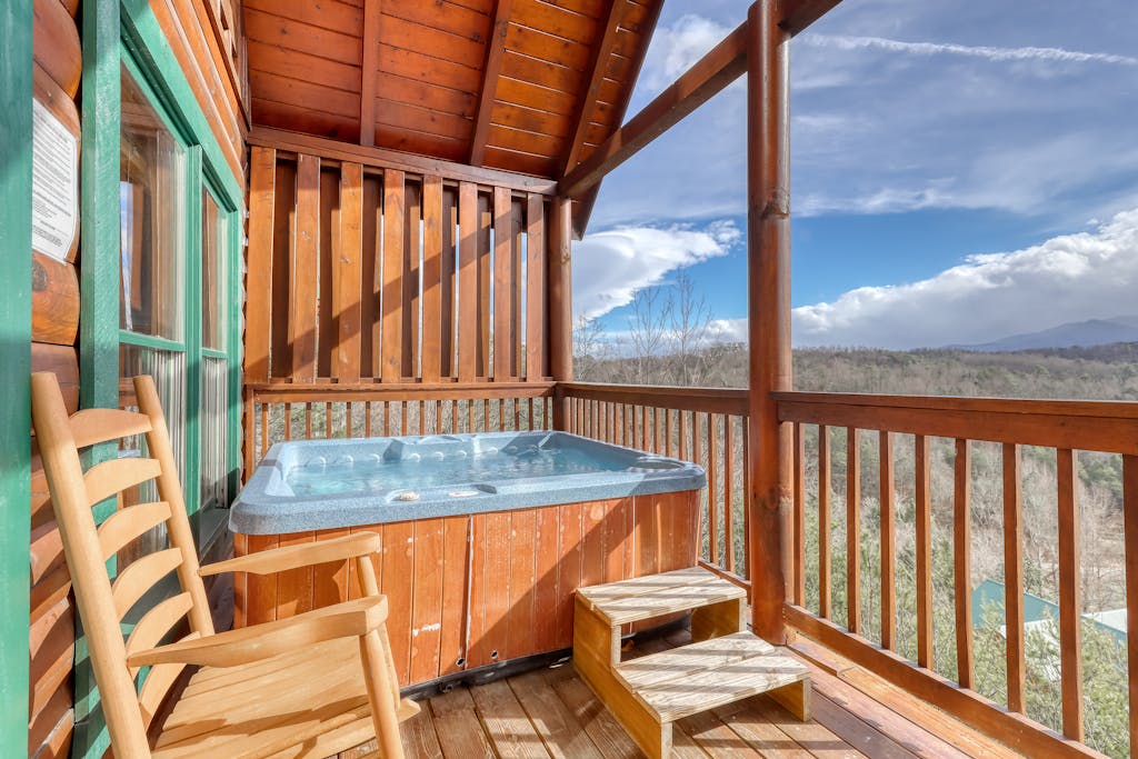 Welcoming Cabin, Sleep 4, Hot Tub, Pool, Amazing View