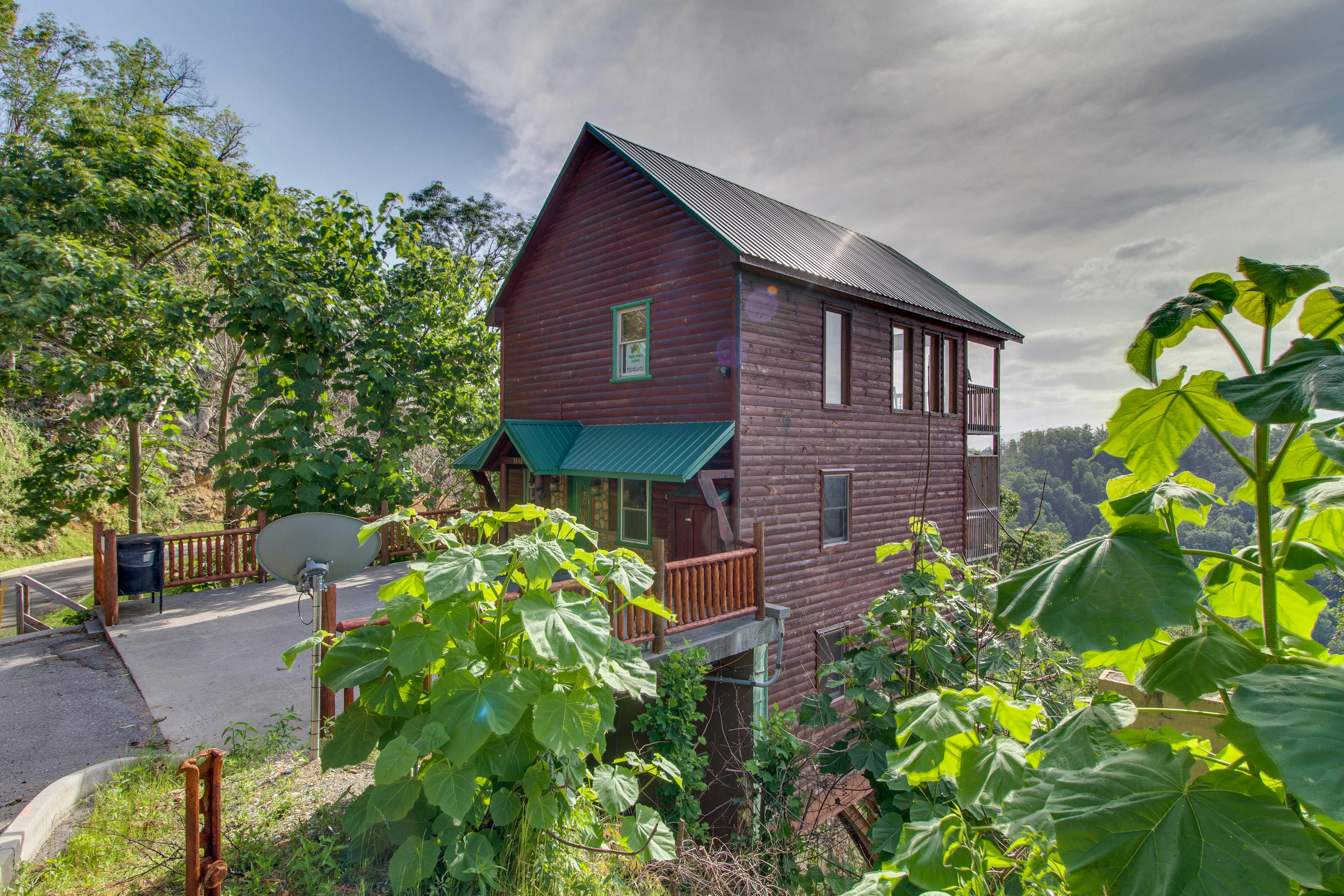 Cabin w/ Free Attraction Tickets, hot tub, theater, game room, & mountain views