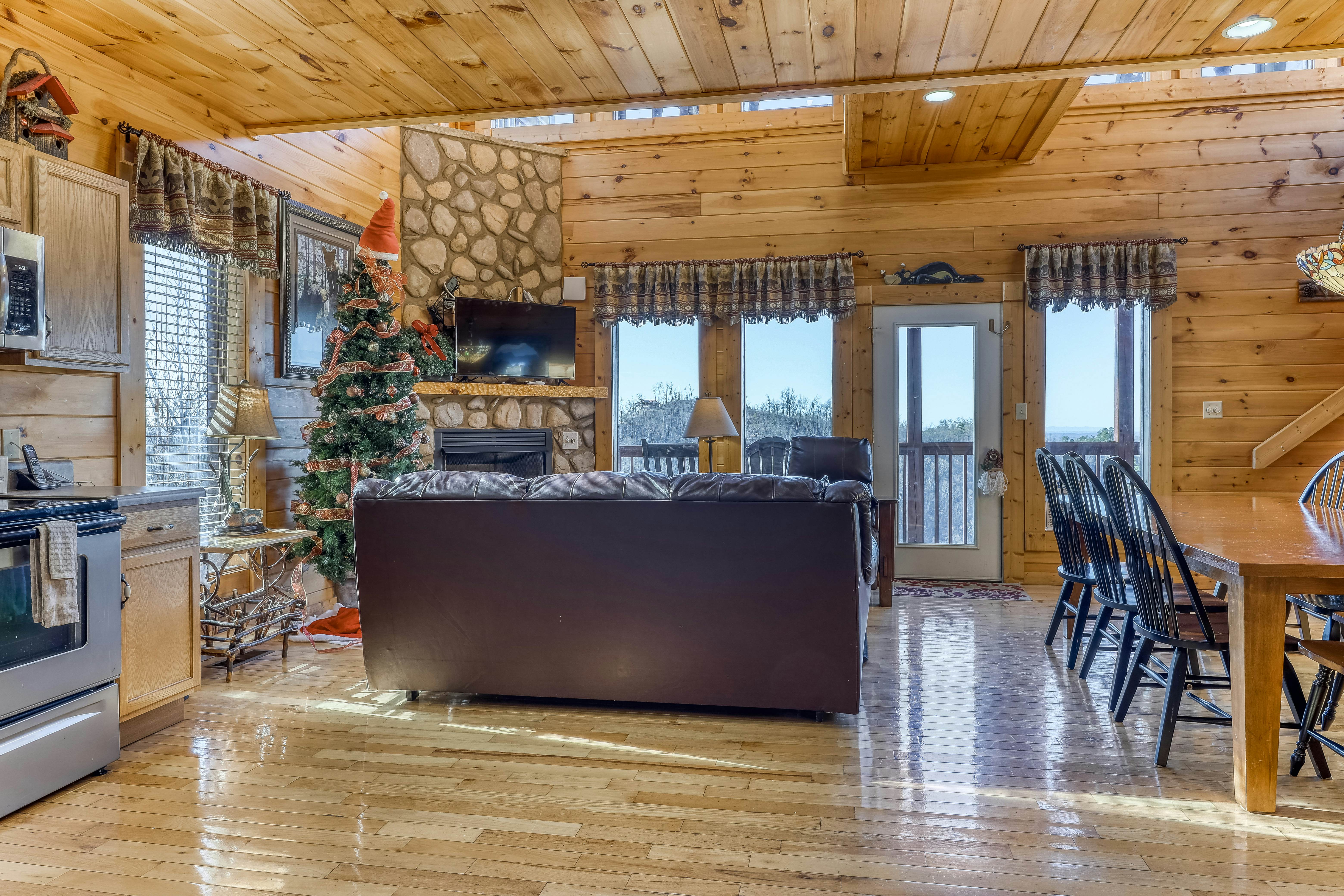 Cabin w/ Free Attraction Tickets, hot tub, theater, game room, & mountain views