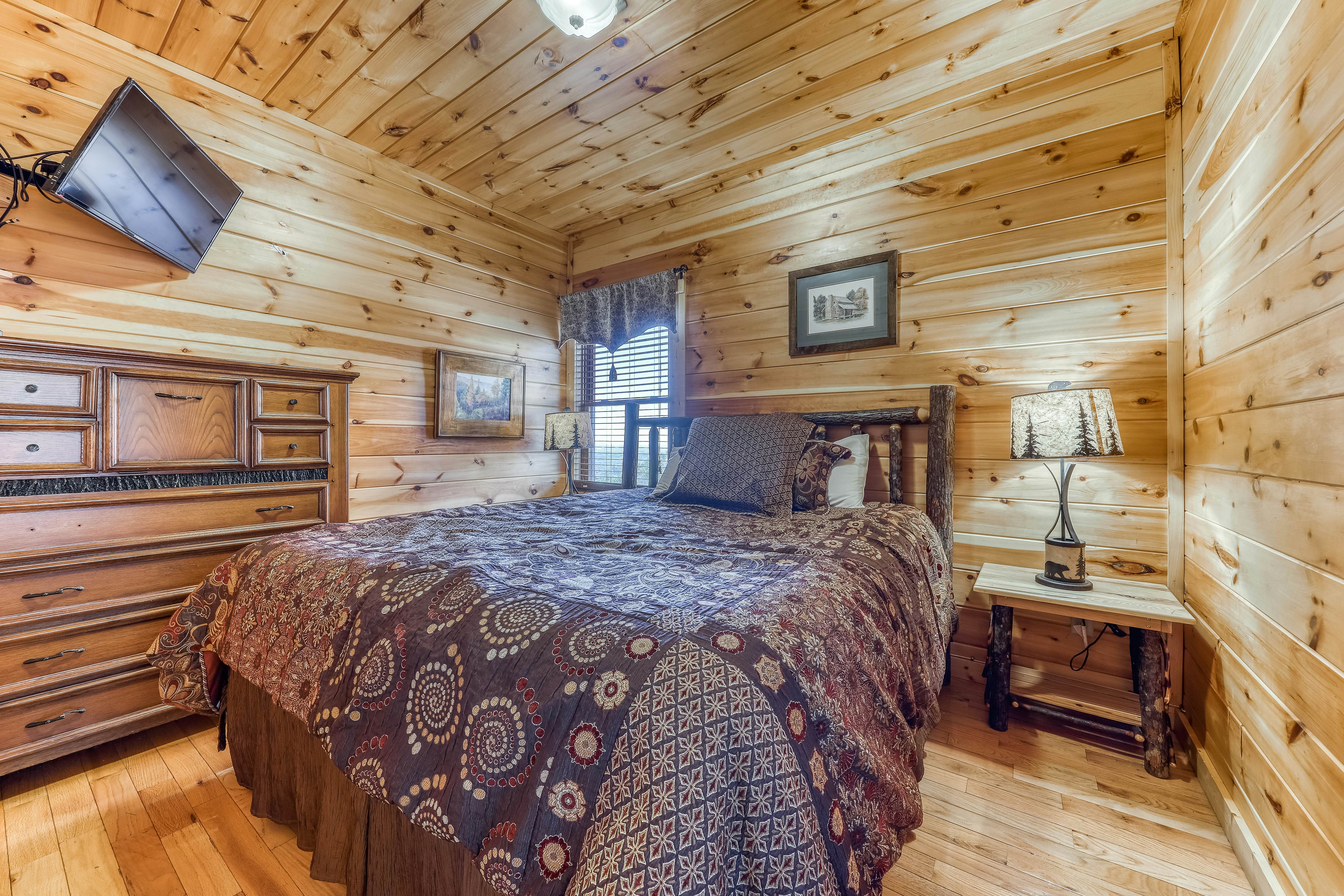 Cabin w/ Free Attraction Tickets, hot tub, theater, game room, & mountain views